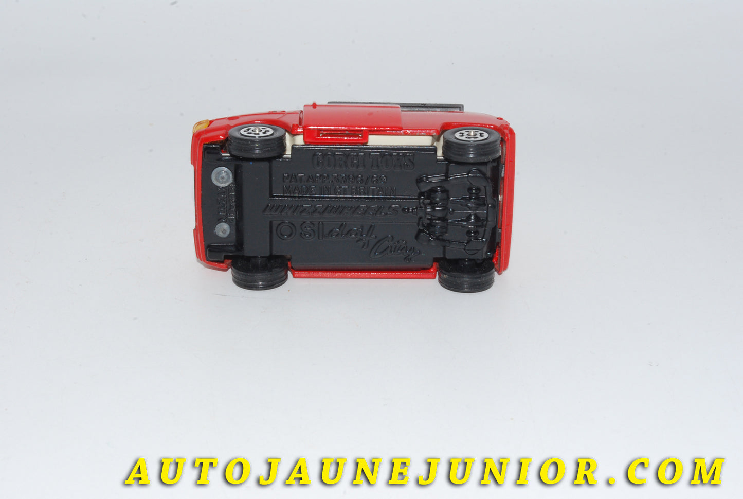 Le #4793 - Corgi Toys - Osi - Daf City Car est en vente sur Auto Jaune Junior ! Tekno, Politoys, Mebetoys, Mercury, Joal, Diapet, Märklin, TootsieToys.Vous avez le même jouet ? Profitez de notre expertise pour vous accompagner dans la vente de vos modèles ou votre collection ! Nous achetons tous lots de miniatures ! Contactez nous ! contact@autojaunejunior.com. 
