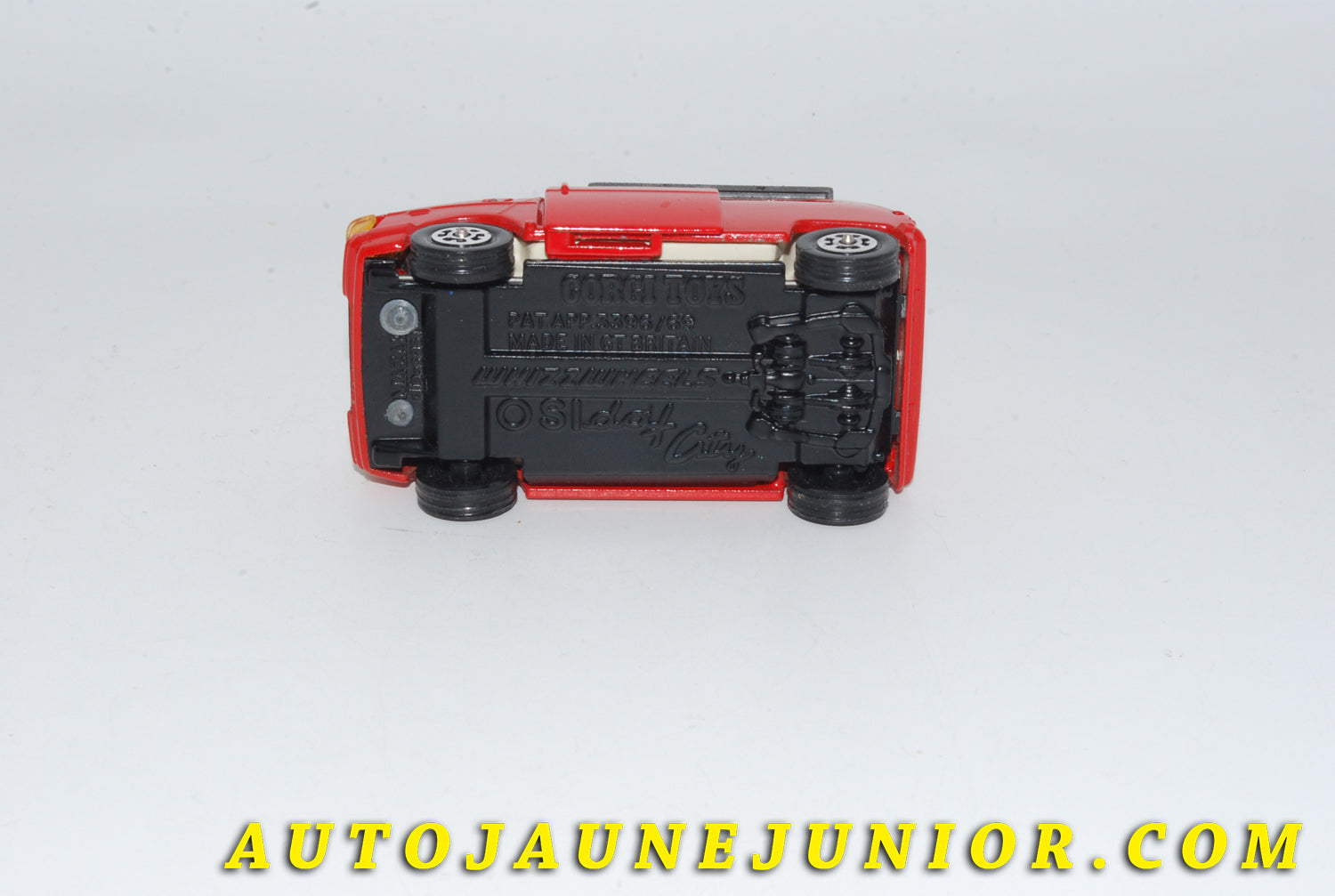 Le #4793 - Corgi Toys - Osi - Daf City Car est en vente sur Auto Jaune Junior ! Tekno, Politoys, Mebetoys, Mercury, Joal, Diapet, Märklin, TootsieToys.Vous avez le même jouet ? Profitez de notre expertise pour vous accompagner dans la vente de vos modèles ou votre collection ! Nous achetons tous lots de miniatures ! Contactez nous ! contact@autojaunejunior.com. 
