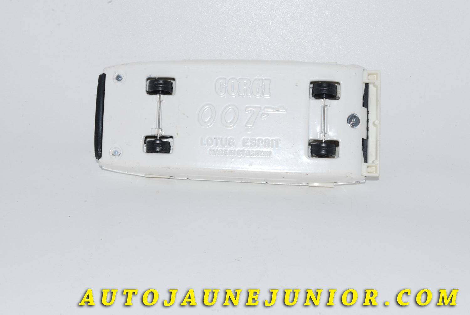 Le #4807 - Corgi Toys - Lotus - Esprit "007" "Wet Nellie" James Bond est en vente sur Auto Jaune Junior ! Tekno, Politoys, Mebetoys, Mercury, Joal, Diapet, Märklin, TootsieToys.Vous avez le même jouet ? Profitez de notre expertise pour vous accompagner dans la vente de vos modèles ou votre collection ! Nous achetons tous lots de miniatures ! Contactez nous ! contact@autojaunejunior.com. 