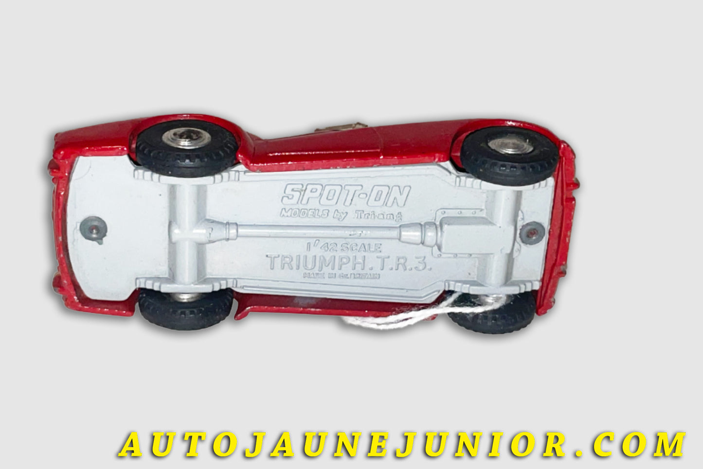 Le Spot-On Triumph TR3 Cabriolet est en vente sur Auto Jaune Junior ! Découvrez nos collections de diecast Tekno, Politoys, Mebetoys, Mercury, Joal, Diapet, Märklin, TootsieToys.Vous avez le même jouet ? Profitez de notre expertise pour vous accompagner dans la vente de vos modèles ou votre collection ! Nous achetons tous lots de miniatures ! Contactez nous !