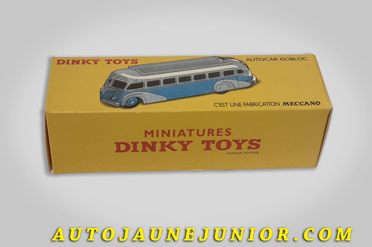 Le Dinky Toys Isobloc Boite vide Repro Isobloc est en vente sur Auto Jaune Junior ! Découvrez nos collections de diecast Tekno, Politoys, Mebetoys, Mercury, Joal, Diapet, Märklin, TootsieToys.AutoJaune Junior ; Vous avez le même jouet ? Profitez de notre expertise pour vous accompagner dans la vente de vos modèles ou votre collection ! Nous achetons tous lots de miniatures ! Contactez nous !
