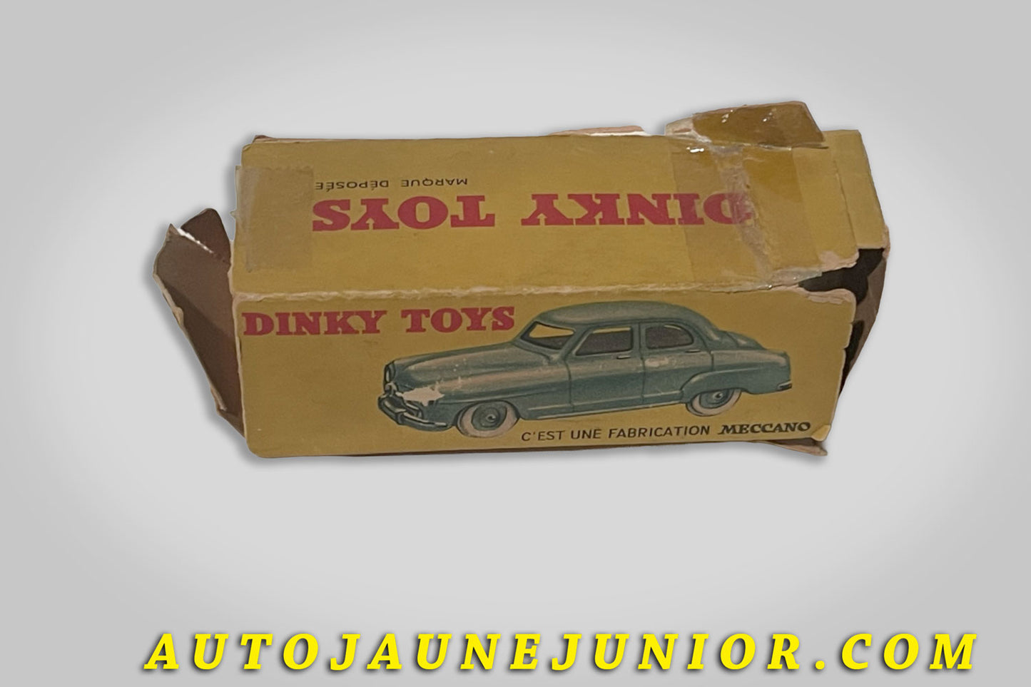 Le Dinky Toys Simca 9 Aronde est en vente sur Auto Jaune Junior ! Découvrez nos collections de diecast Tekno, Politoys, Mebetoys, Mercury, Joal, Diapet, Märklin, TootsieToys.AutoJaune Junior ; Vous avez le même jouet ? Profitez de notre expertise pour vous accompagner dans la vente de vos modèles ou votre collection ! Nous achetons tous lots de miniatures ! Contactez nous !