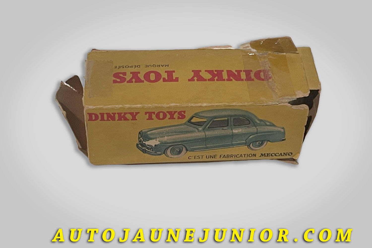 Le Dinky Toys Simca 9 Aronde est en vente sur Auto Jaune Junior ! Découvrez nos collections de diecast Tekno, Politoys, Mebetoys, Mercury, Joal, Diapet, Märklin, TootsieToys.AutoJaune Junior ; Vous avez le même jouet ? Profitez de notre expertise pour vous accompagner dans la vente de vos modèles ou votre collection ! Nous achetons tous lots de miniatures ! Contactez nous !