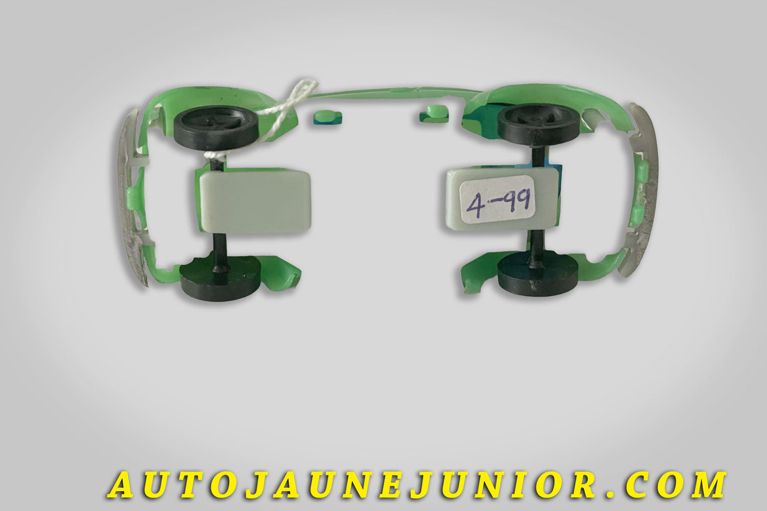 Le Hong-Kong Volkswagen 1200'63 est en vente sur Auto Jaune Junior ! Découvrez nos collections de diecast Tekno, Politoys, Mebetoys, Mercury, Joal, Diapet, Märklin, TootsieToys.AutoJaune Junior ; Vous avez le même jouet ? Profitez de notre expertise pour vous accompagner dans la vente de vos modèles ou votre collection ! Nous achetons tous lots de miniatures ! Contactez nous !