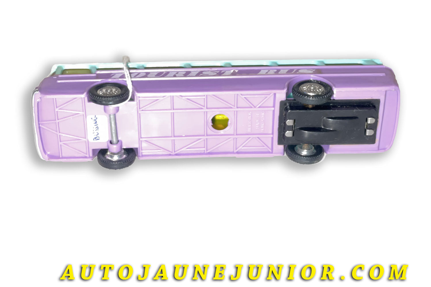 Le Blue Box Bussing Autocar de ligne "Tourist Bus" est en vente sur Auto Jaune Junior ! Découvrez nos collections de diecast Tekno, Politoys, Mebetoys, Mercury, Joal, Diapet, Märklin, TootsieToys.AutoJaune Junior ; Vous avez le même jouet ? Profitez de notre expertise pour vous accompagner dans la vente de vos modèles ou votre collection ! Nous achetons tous lots de miniatures ! Contactez nous !
