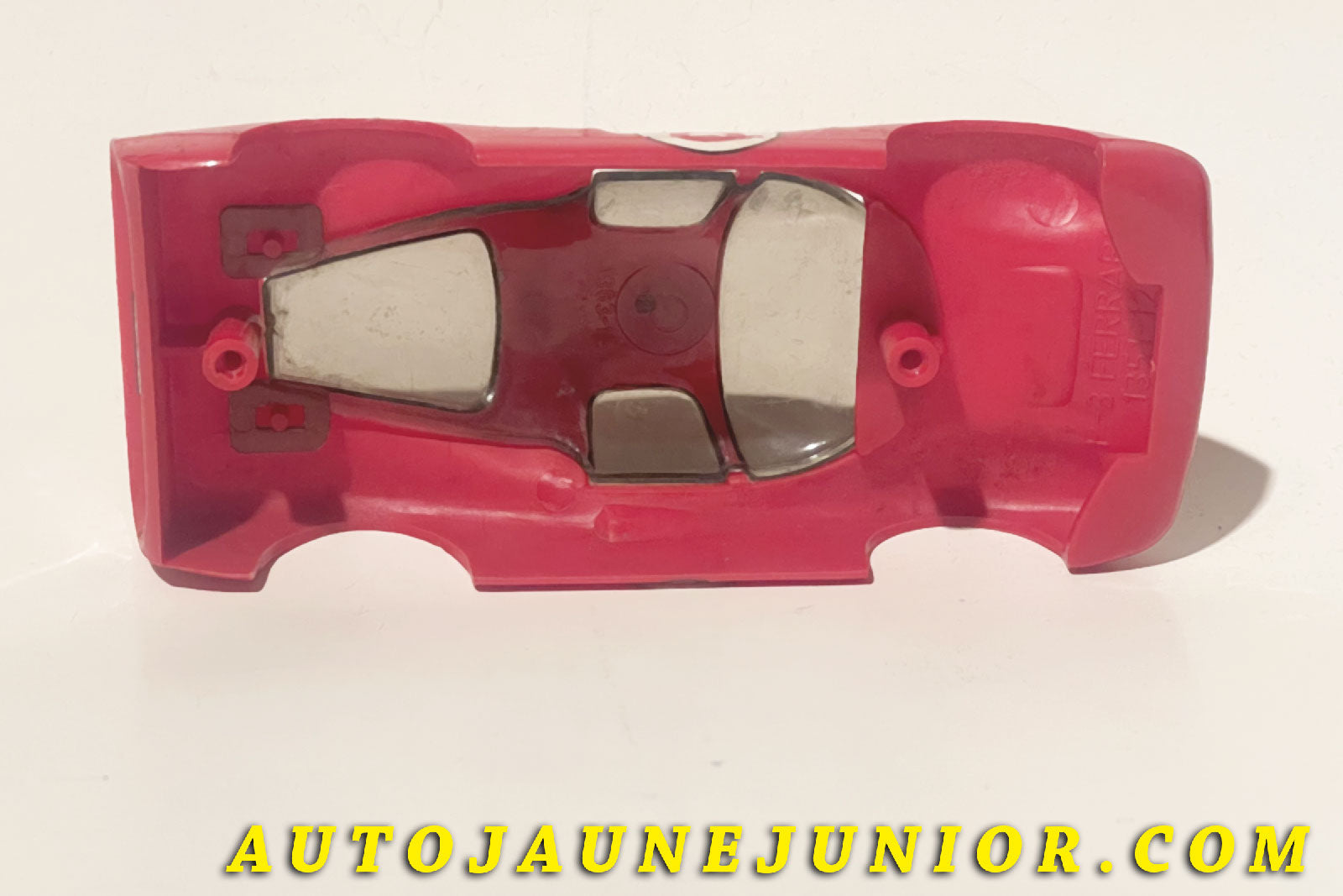 Le Eldon Ferrari P3- Carrosserie est en vente sur Auto Jaune Junior ! Découvrez nos collections de diecast Tekno, Politoys, Mebetoys, Mercury, Joal, Diapet, Märklin, TootsieToys.AutoJaune Junior ; Vous avez le même jouet ? Profitez de notre expertise pour vous accompagner dans la vente de vos modèles ou votre collection ! Nous achetons tous lots de miniatures ! Contactez nous !