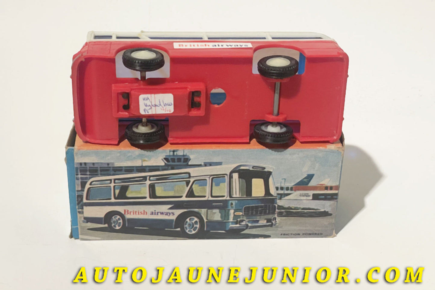 Le Hong-Kong Leyland Car "British Airway" est en vente sur Auto Jaune Junior ! Découvrez nos collections de diecast Tekno, Politoys, Mebetoys, Mercury, Joal, Diapet, Märklin, TootsieToys.AutoJaune Junior ; Vous avez le même jouet ? Profitez de notre expertise pour vous accompagner dans la vente de vos modèles ou votre collection ! Nous achetons tous lots de miniatures ! Contactez nous !