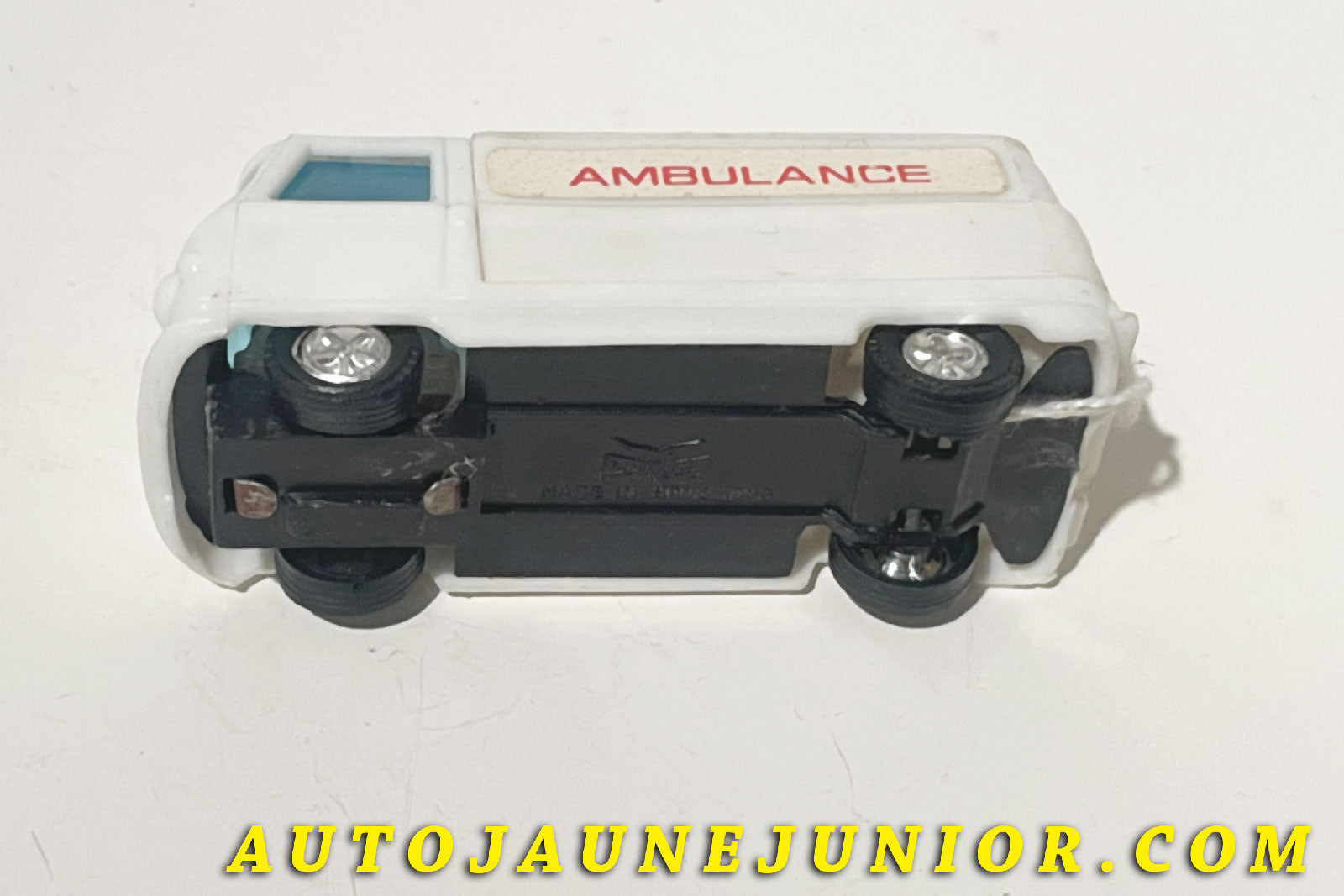 Le Petrel Commer 3/4 Ton Ambulance est en vente sur Auto Jaune Junior ! Découvrez nos collections de diecast Tekno, Politoys, Mebetoys, Mercury, Joal, Diapet, Märklin, TootsieToys.AutoJaune Junior ; Vous avez le même jouet ? Profitez de notre expertise pour vous accompagner dans la vente de vos modèles ou votre collection ! Nous achetons tous lots de miniatures ! Contactez nous !