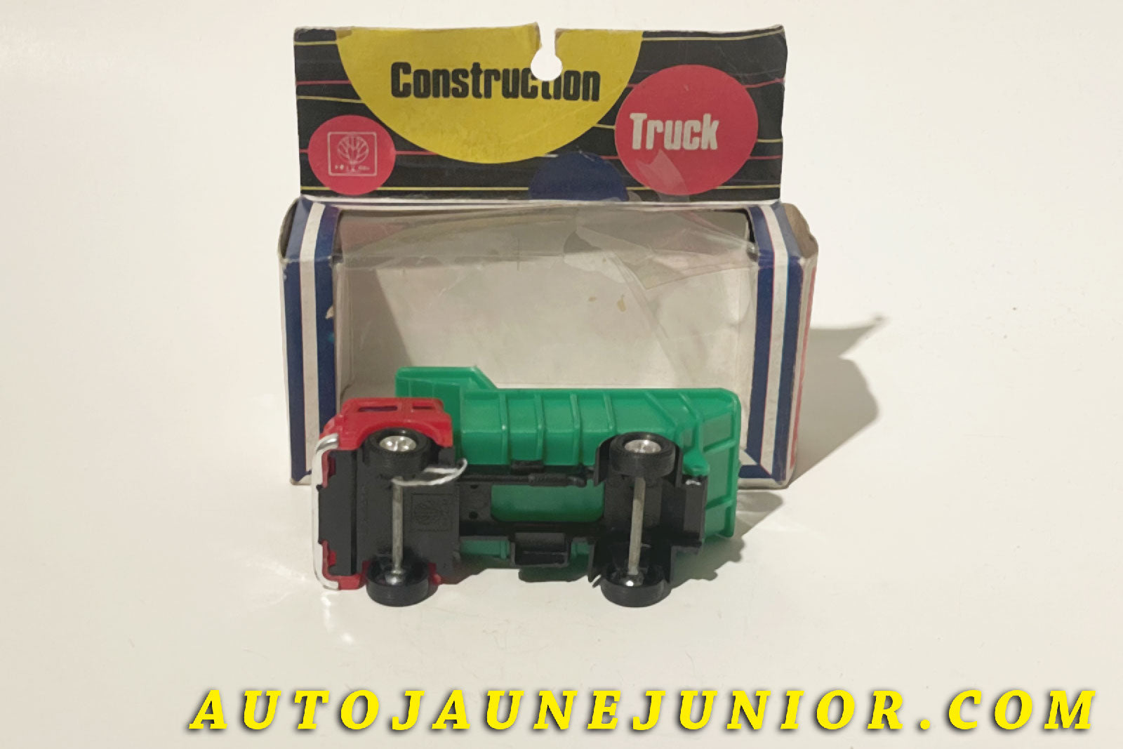 Le Ri Toys Bedford TK Benne Basculante est en vente sur Auto Jaune Junior ! Découvrez nos collections de diecast Tekno, Politoys, Mebetoys, Mercury, Joal, Diapet, Märklin, TootsieToys.AutoJaune Junior ; Vous avez le même jouet ? Profitez de notre expertise pour vous accompagner dans la vente de vos modèles ou votre collection ! Nous achetons tous lots de miniatures ! Contactez nous !