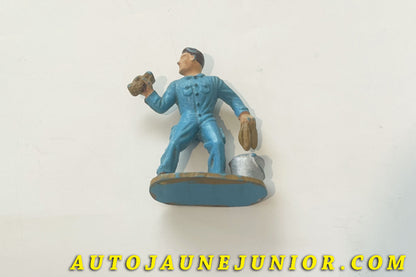 Le Starlux Personnage Laveur de voitures est en vente sur Auto Jaune Junior ! Découvrez nos collections de diecast Tekno, Politoys, Mebetoys, Mercury, Joal, Diapet, Märklin, TootsieToys.AutoJaune Junior ; Vous avez le même jouet ? Profitez de notre expertise pour vous accompagner dans la vente de vos modèles ou votre collection ! Nous achetons tous lots de miniatures ! Contactez nous !