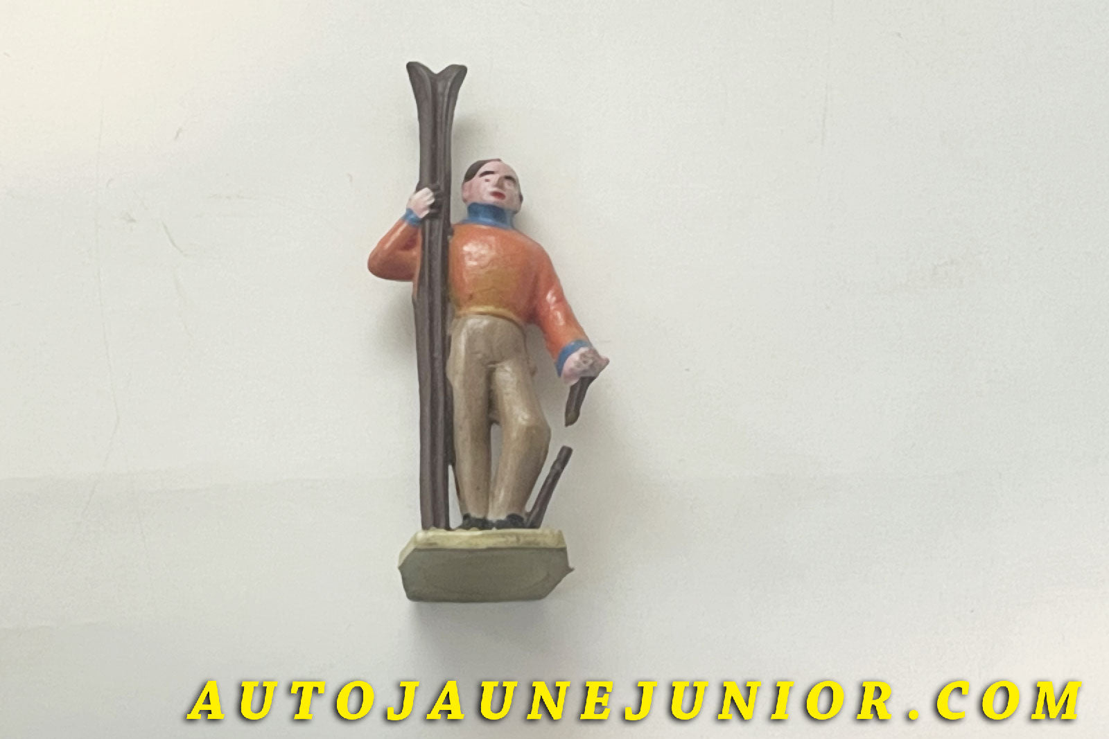 Le Hornby Personnage Skieur  est en vente sur Auto Jaune Junior ! Découvrez nos collections de diecast Tekno, Politoys, Mebetoys, Mercury, Joal, Diapet, Märklin, TootsieToys.AutoJaune Junior ; Vous avez le même jouet ? Profitez de notre expertise pour vous accompagner dans la vente de vos modèles ou votre collection ! Nous achetons tous lots de miniatures ! Contactez nous !