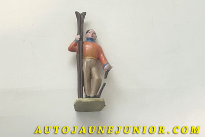 Le Hornby Personnage Skieur  est en vente sur Auto Jaune Junior ! Découvrez nos collections de diecast Tekno, Politoys, Mebetoys, Mercury, Joal, Diapet, Märklin, TootsieToys.AutoJaune Junior ; Vous avez le même jouet ? Profitez de notre expertise pour vous accompagner dans la vente de vos modèles ou votre collection ! Nous achetons tous lots de miniatures ! Contactez nous !