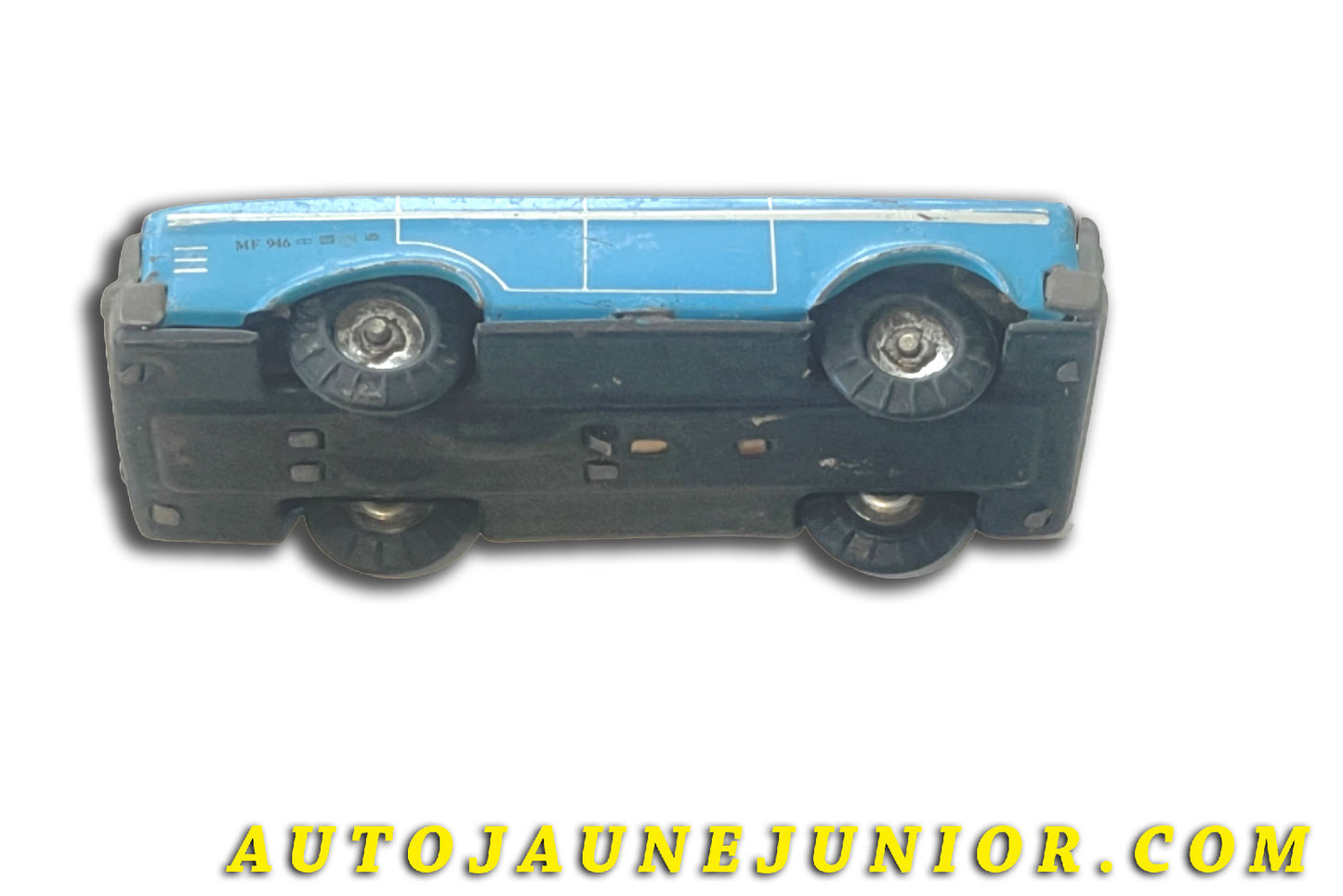 Le Tôle Made in China Auto  Cabriolet à friction est en vente sur Auto Jaune Junior ! Découvrez nos collections de diecast Tekno, Politoys, Mebetoys, Mercury, Joal, Diapet, Märklin, TootsieToys.AutoJaune Junior ; Vous avez le même jouet ? Profitez de notre expertise pour vous accompagner dans la vente de vos modèles ou votre collection ! Nous achetons tous lots de miniatures ! Contactez nous !