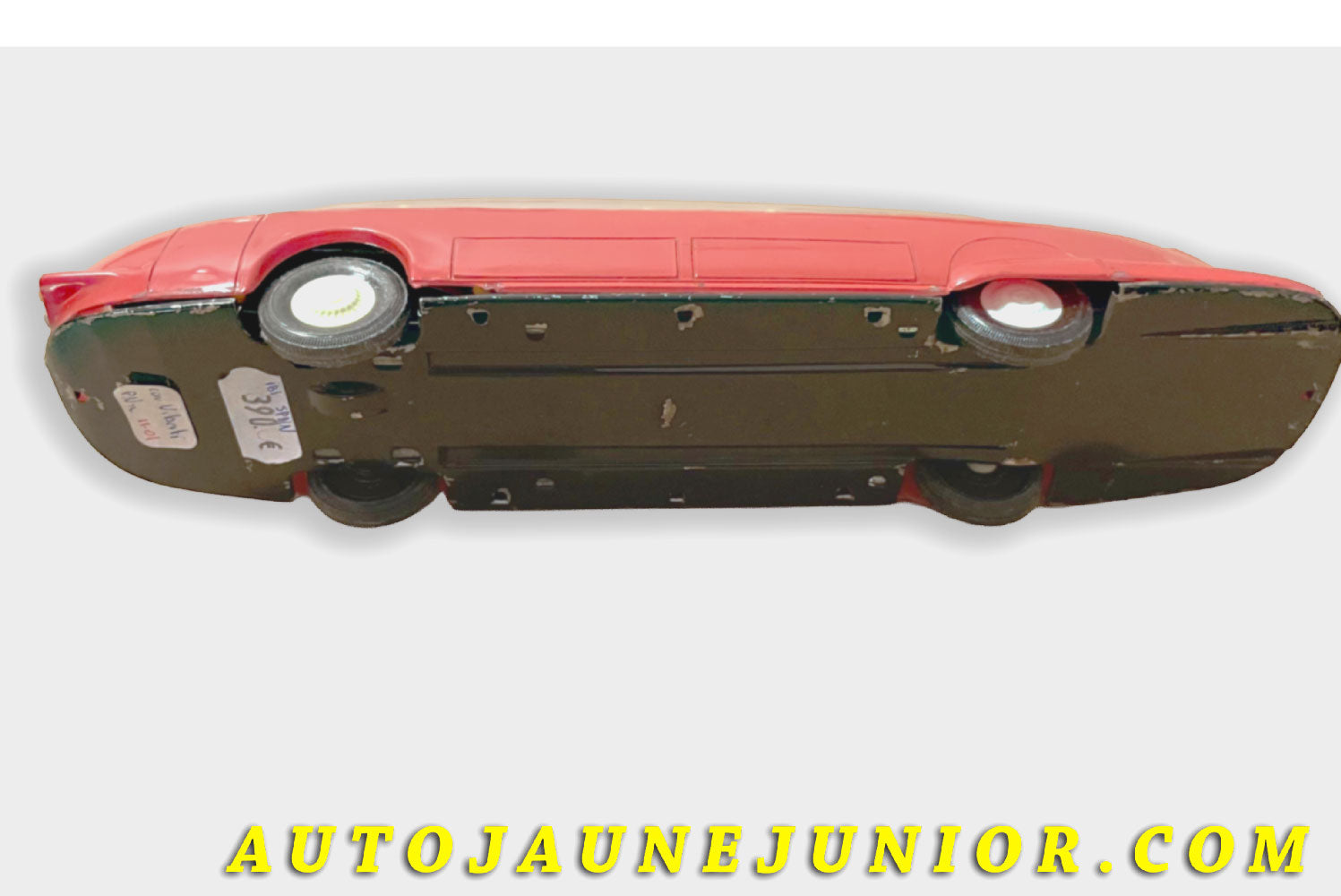Le CH (ou IBI) Viberti Autocar Golden Dolphin (Rare !) est en vente sur Auto Jaune Junior ! Découvrez nos collections de diecast Tekno, Politoys, Mebetoys, Mercury, Joal, Diapet, Märklin, TootsieToys.AutoJaune Junior ; Vous avez le même jouet ? Profitez de notre expertise pour vous accompagner dans la vente de vos modèles ou votre collection ! Nous achetons tous lots de miniatures ! Contactez nous !