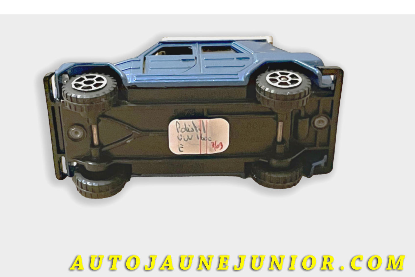 Le Polistil Volkswagen 1600 Pescaccia est en vente sur Auto Jaune Junior ! Découvrez nos collections de diecast Tekno, Politoys, Mebetoys, Mercury, Joal, Diapet, Märklin, TootsieToys.AutoJaune Junior ; Vous avez le même jouet ? Profitez de notre expertise pour vous accompagner dans la vente de vos modèles ou votre collection ! Nous achetons tous lots de miniatures ! Contactez nous !