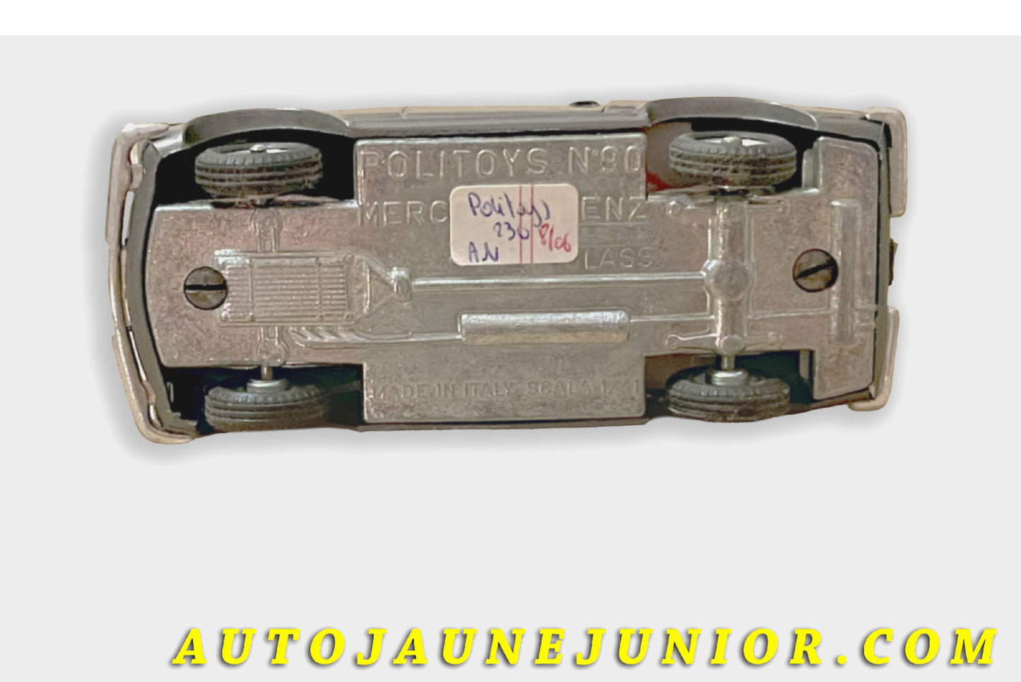 Le Politoys Mercedes 230 SL coupé  (Fibre Glass !) est en vente sur Auto Jaune Junior ! Découvrez nos collections de diecast Tekno, Politoys, Mebetoys, Mercury, Joal, Diapet, Märklin, TootsieToys.AutoJaune Junior ; Vous avez le même jouet ? Profitez de notre expertise pour vous accompagner dans la vente de vos modèles ou votre collection ! Nous achetons tous lots de miniatures ! Contactez nous !