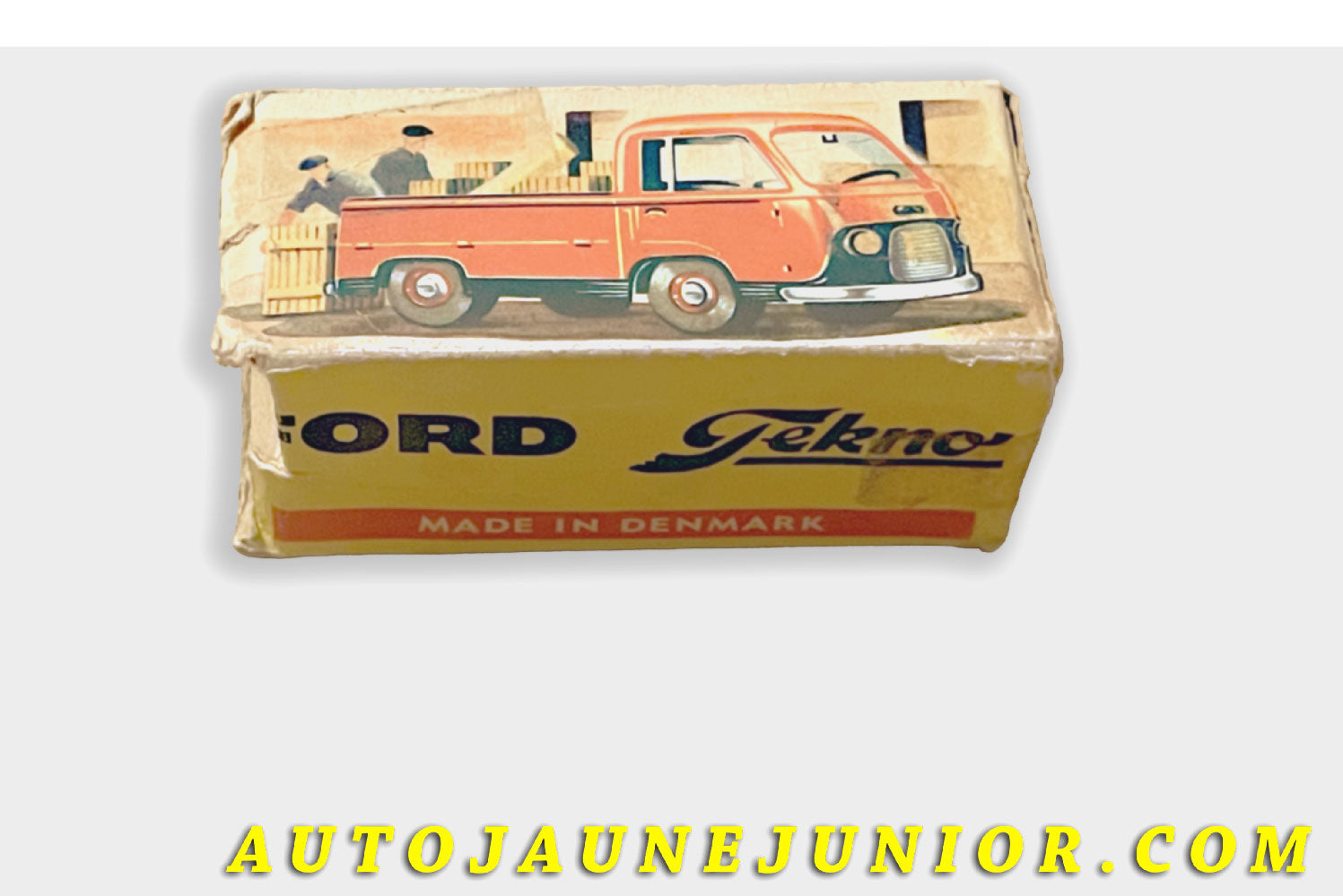 Le Tekno Ford Boite vide Fourgon Taunus est en vente sur Auto Jaune Junior ! Découvrez nos collections de diecast Tekno, Politoys, Mebetoys, Mercury, Joal, Diapet, Märklin, TootsieToys.AutoJaune Junior ; Vous avez le même jouet ? Profitez de notre expertise pour vous accompagner dans la vente de vos modèles ou votre collection ! Nous achetons tous lots de miniatures ! Contactez nous !