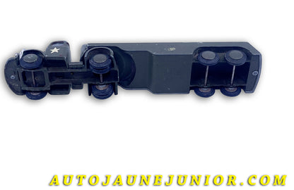 Le Tekno Volvo N88 tracteur semi remorque citerne"US army" est en vente sur Auto Jaune Junior ! Découvrez nos collections de diecast Tekno, Politoys, Mebetoys, Mercury, Joal, Diapet, Märklin, TootsieToys.AutoJaune Junior ; Vous avez le même jouet ? Profitez de notre expertise pour vous accompagner dans la vente de vos modèles ou votre collection ! Nous achetons tous lots de miniatures ! Contactez nous !