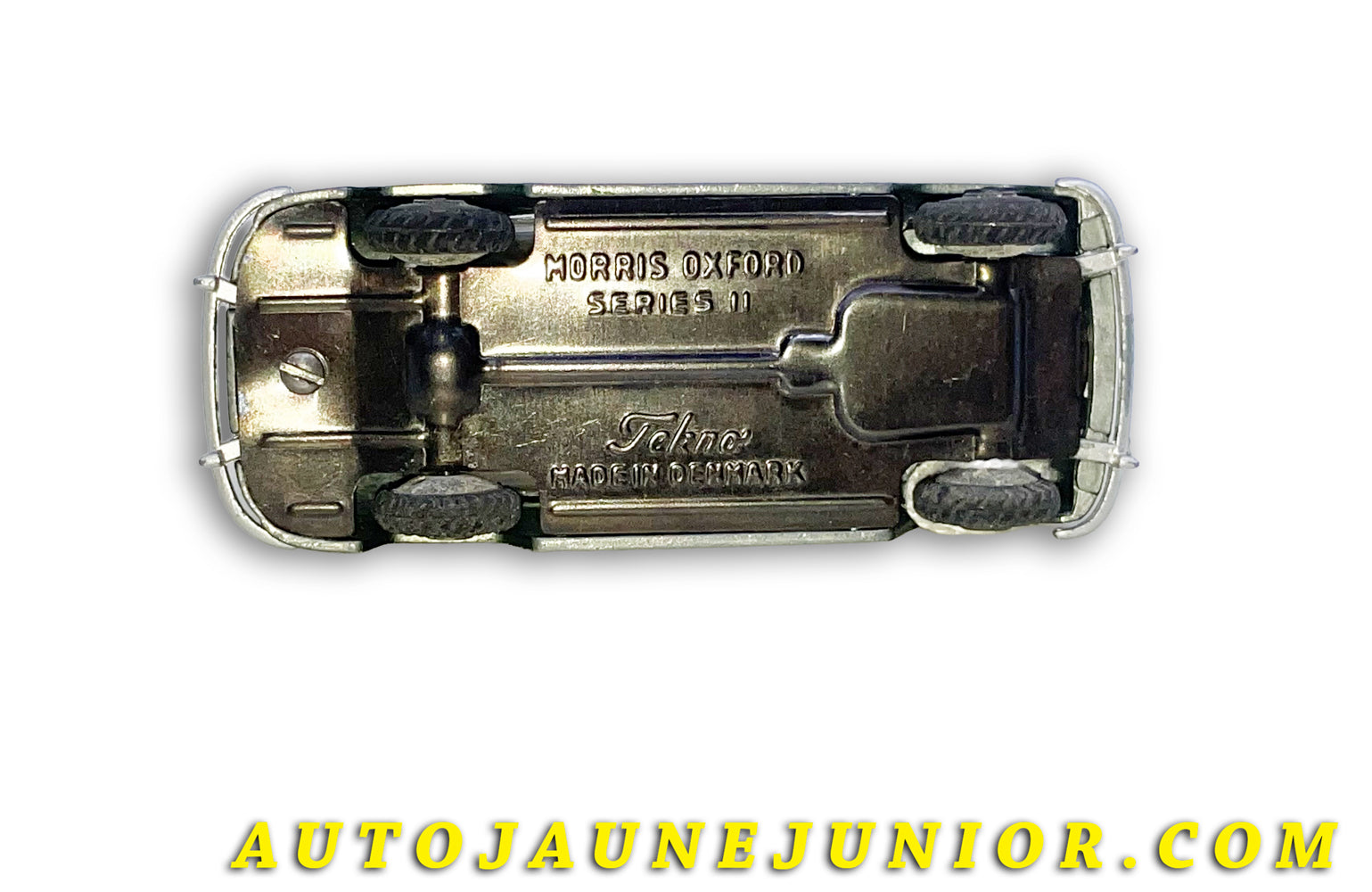 Le Tekno Morris Oxford berline est en vente sur Auto Jaune Junior ! Découvrez nos collections de diecast Tekno, Politoys, Mebetoys, Mercury, Joal, Diapet, Märklin, TootsieToys.AutoJaune Junior ; Vous avez le même jouet ? Profitez de notre expertise pour vous accompagner dans la vente de vos modèles ou votre collection ! Nous achetons tous lots de miniatures ! Contactez nous !