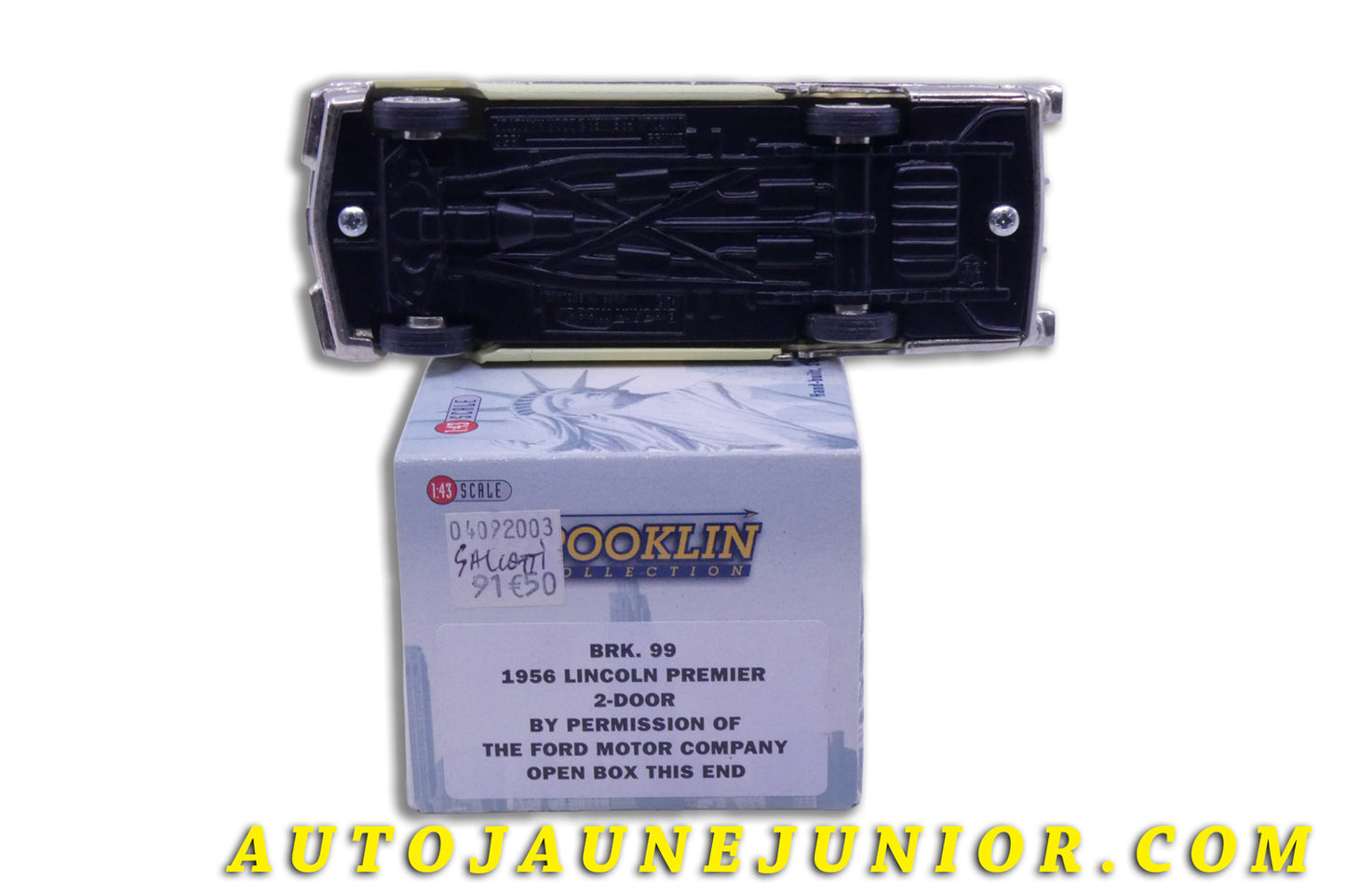Le Brooklin Lincoln Premier - Coupé 2 portes 1956 est en vente sur Auto Jaune Junior ! Découvrez nos collections de diecast Tekno, Politoys, Mebetoys, Mercury, Joal, Diapet, Märklin, TootsieToys.AutoJaune Junior ; Vous avez le même jouet ? Profitez de notre expertise pour vous accompagner dans la vente de vos modèles ou votre collection ! Nous achetons tous lots de miniatures ! Contactez nous !