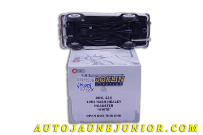Le Brooklin Nash Healey Roaster "White" est en vente sur Auto Jaune Junior ! Découvrez nos collections de diecast Tekno, Politoys, Mebetoys, Mercury, Joal, Diapet, Märklin, TootsieToys.AutoJaune Junior ; Vous avez le même jouet ? Profitez de notre expertise pour vous accompagner dans la vente de vos modèles ou votre collection ! Nous achetons tous lots de miniatures ! Contactez nous !