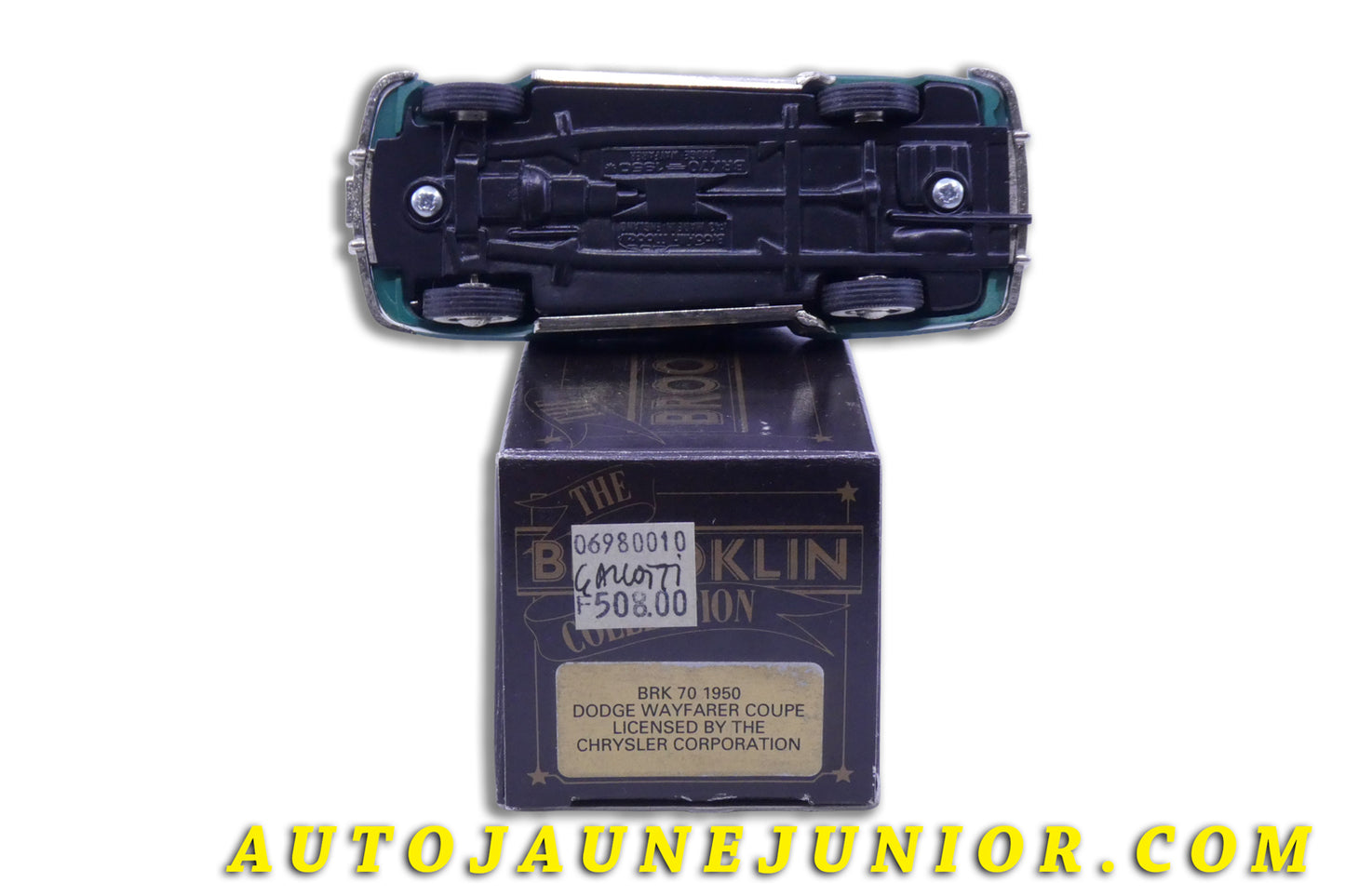 Le Brooklin Chrysler Dodge WayFarer 1950 #70 est en vente sur Auto Jaune Junior ! Découvrez nos collections de diecast Tekno, Politoys, Mebetoys, Mercury, Joal, Diapet, Märklin, TootsieToys.AutoJaune Junior ; Vous avez le même jouet ? Profitez de notre expertise pour vous accompagner dans la vente de vos modèles ou votre collection ! Nous achetons tous lots de miniatures ! Contactez nous !