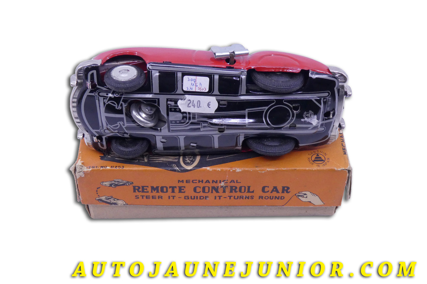 Le Sanshin MG MG-A Coupé Roadster Téléguidée est en vente sur Auto Jaune Junior ! Découvrez nos collections de diecast Tekno, Politoys, Mebetoys, Mercury, Joal, Diapet, Märklin, TootsieToys.AutoJaune Junior ; Vous avez le même jouet ? Profitez de notre expertise pour vous accompagner dans la vente de vos modèles ou votre collection ! Nous achetons tous lots de miniatures ! Contactez nous !