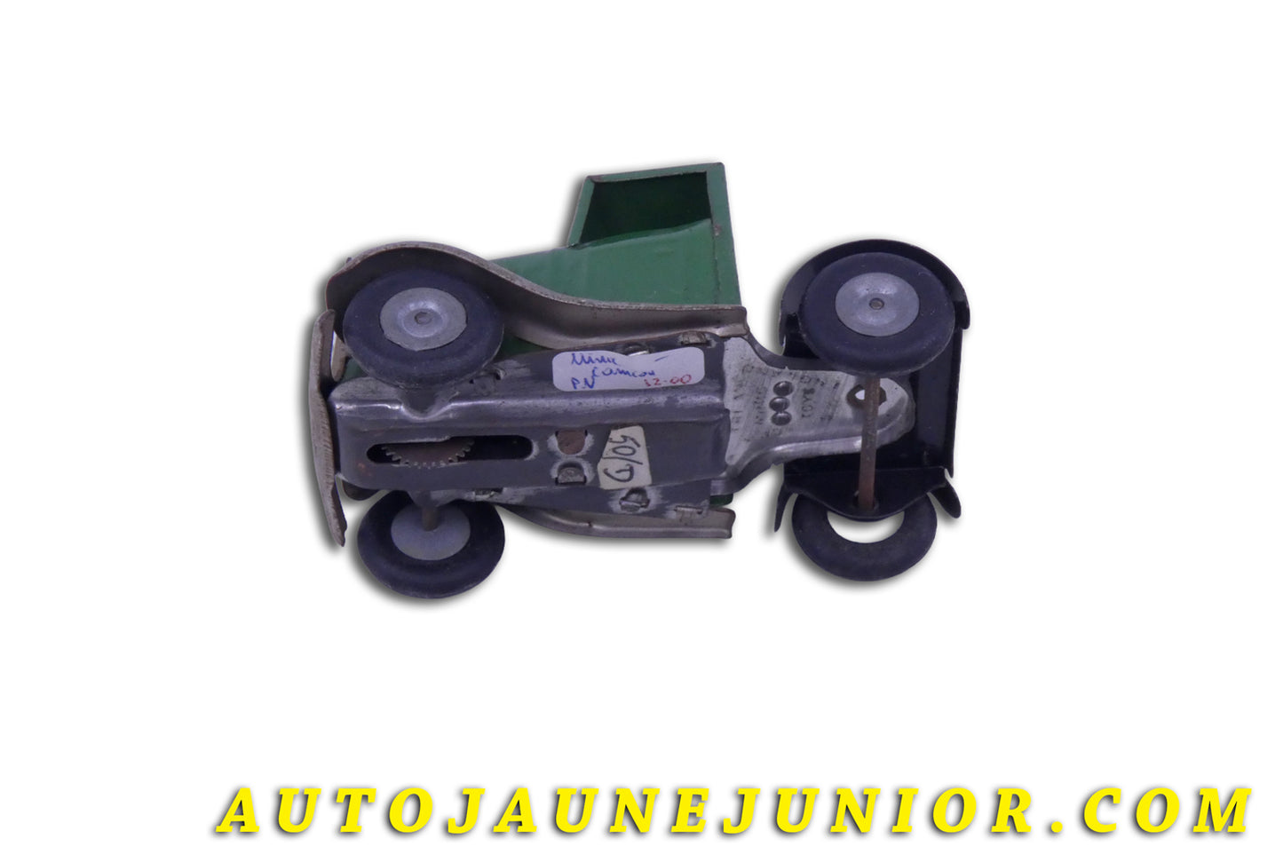 Le Tri Ang Minic Camion Tracteur sans sa semi remorque (Mécanisme de remontage à clées) est en vente sur Auto Jaune Junior ! Découvrez nos collections de diecast Tekno, Politoys, Mebetoys, Mercury, Joal, Diapet, Märklin, TootsieToys.AutoJaune Junior ; Vous avez le même jouet ? Profitez de notre expertise pour vous accompagner dans la vente de vos modèles ou votre collection ! Nous achetons tous lots de miniatures ! Contactez nous !
