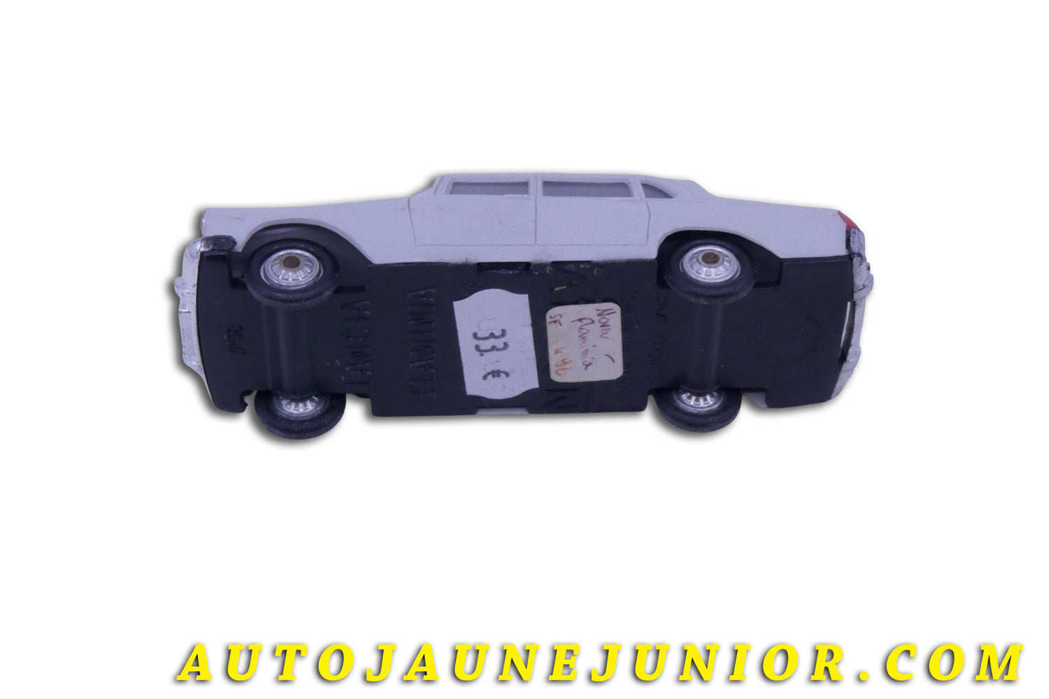 Le Norev Lancia Flaminia (avec vitres latérales) est en vente sur Auto Jaune Junior ! Découvrez nos collections de diecast Tekno, Politoys, Mebetoys, Mercury, Joal, Diapet, Märklin, TootsieToys.AutoJaune Junior ; Vous avez le même jouet ? Profitez de notre expertise pour vous accompagner dans la vente de vos modèles ou votre collection ! Nous achetons tous lots de miniatures ! Contactez nous !