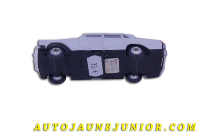 Le Norev Lancia Flaminia (avec vitres latérales) est en vente sur Auto Jaune Junior ! Découvrez nos collections de diecast Tekno, Politoys, Mebetoys, Mercury, Joal, Diapet, Märklin, TootsieToys.AutoJaune Junior ; Vous avez le même jouet ? Profitez de notre expertise pour vous accompagner dans la vente de vos modèles ou votre collection ! Nous achetons tous lots de miniatures ! Contactez nous !