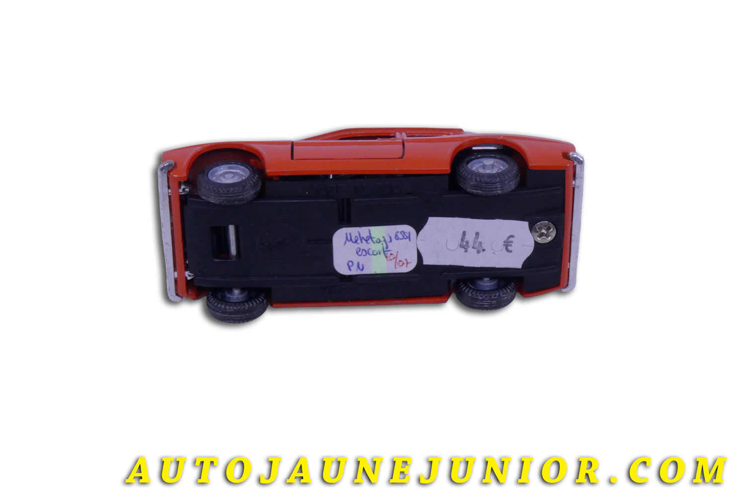 Le Mebetoys Ford Escort "Normale" (Moins fréquente !) est en vente sur Auto Jaune Junior ! Découvrez nos collections de diecast Tekno, Politoys, Mebetoys, Mercury, Joal, Diapet, Märklin, TootsieToys.AutoJaune Junior ; Vous avez le même jouet ? Profitez de notre expertise pour vous accompagner dans la vente de vos modèles ou votre collection ! Nous achetons tous lots de miniatures ! Contactez nous !
