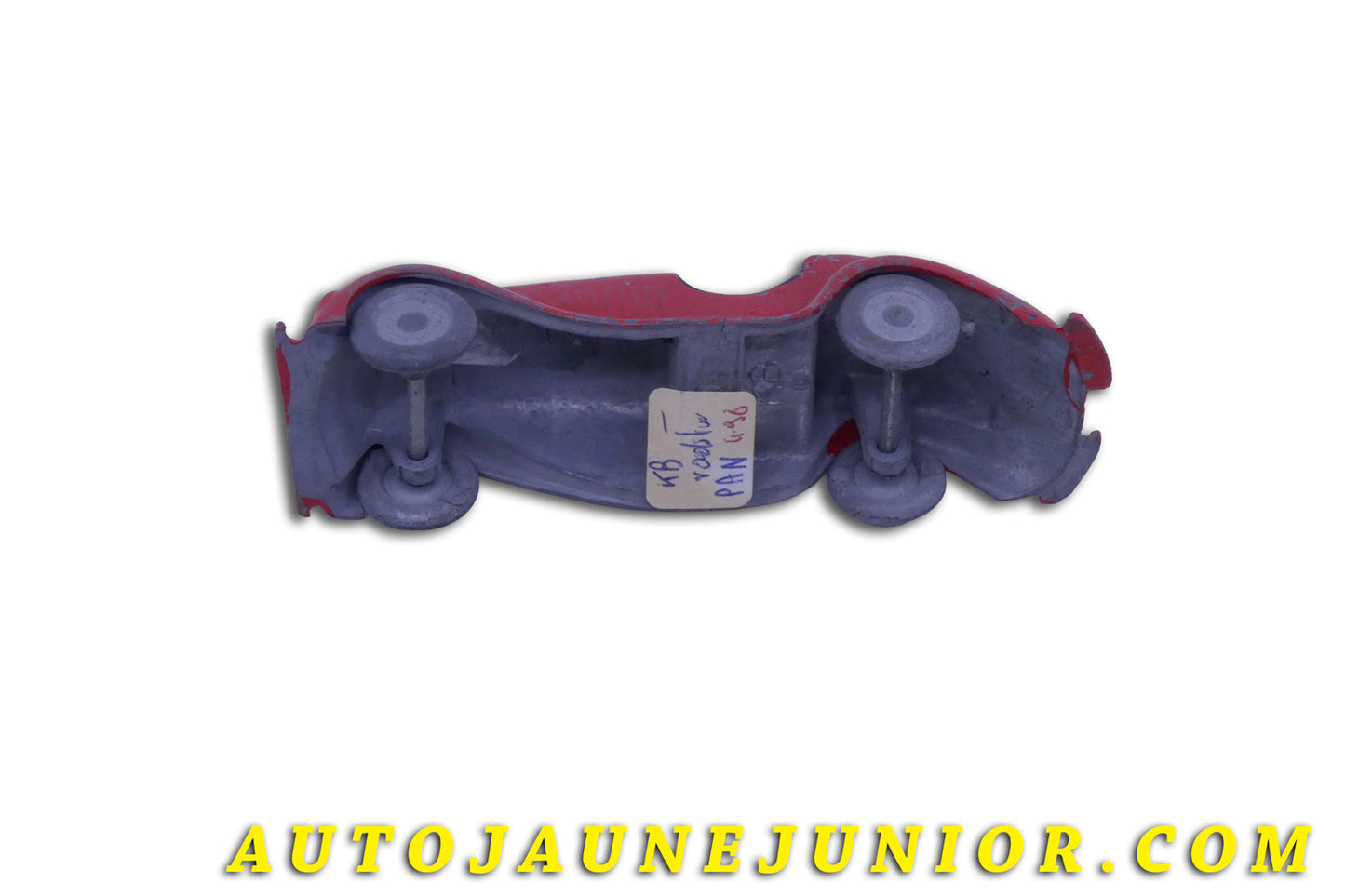 Le KB Auto Torpédo 2 places est en vente sur Auto Jaune Junior ! Découvrez nos collections de diecast Tekno, Politoys, Mebetoys, Mercury, Joal, Diapet, Märklin, TootsieToys.AutoJaune Junior ; Vous avez le même jouet ? Profitez de notre expertise pour vous accompagner dans la vente de vos modèles ou votre collection ! Nous achetons tous lots de miniatures ! Contactez nous !