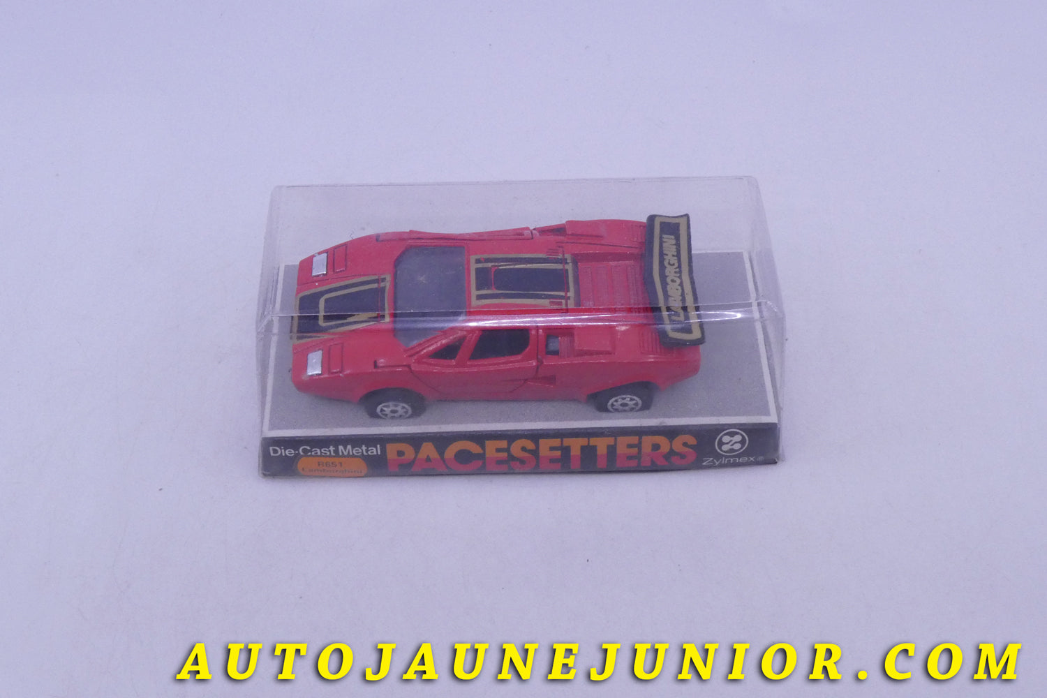 Le #5260 - Zylmex - Lamborghini - Countach - LP 500 - Super Car GT est en vente sur Auto Jaune Junior ! Tekno, Politoys, Mebetoys, Mercury, Joal, Diapet, Märklin, TootsieToys.Vous avez le même jouet ? Profitez de notre expertise pour vous accompagner dans la vente de vos modèles ou votre collection ! Nous achetons tous lots de miniatures ! Contactez nous ! contact@autojaunejunior.com. 