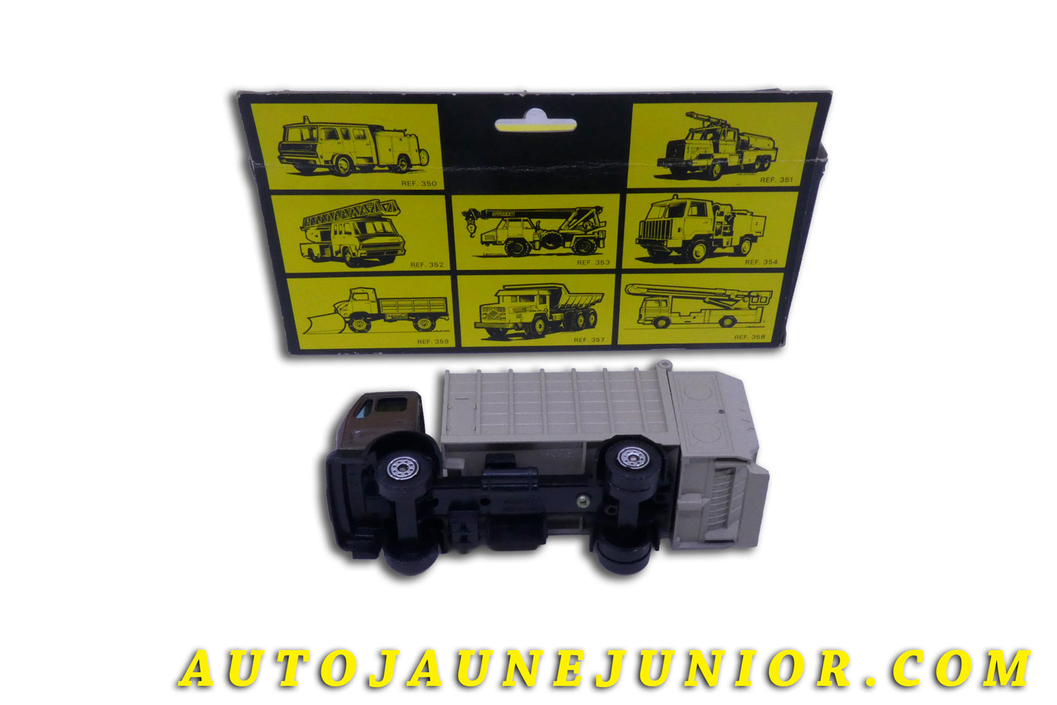 Le Solido Mercedes Tracteur 1217 K 32 Benne de Voirie est en vente sur Auto Jaune Junior ! Découvrez nos collections de diecast Tekno, Politoys, Mebetoys, Mercury, Joal, Diapet, Märklin, TootsieToys.AutoJaune Junior ; Vous avez le même jouet ? Profitez de notre expertise pour vous accompagner dans la vente de vos modèles ou votre collection ! Nous achetons tous lots de miniatures ! Contactez nous !
