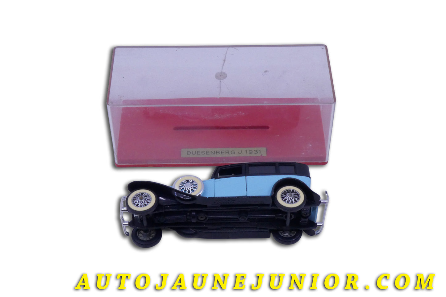 Le Solido Duesenberg Limousinen "J" 1931 (Série 100) - Rare couleur est en vente sur Auto Jaune Junior ! Découvrez nos collections de diecast Tekno, Politoys, Mebetoys, Mercury, Joal, Diapet, Märklin, TootsieToys.AutoJaune Junior ; Vous avez le même jouet ? Profitez de notre expertise pour vous accompagner dans la vente de vos modèles ou votre collection ! Nous achetons tous lots de miniatures ! Contactez nous !