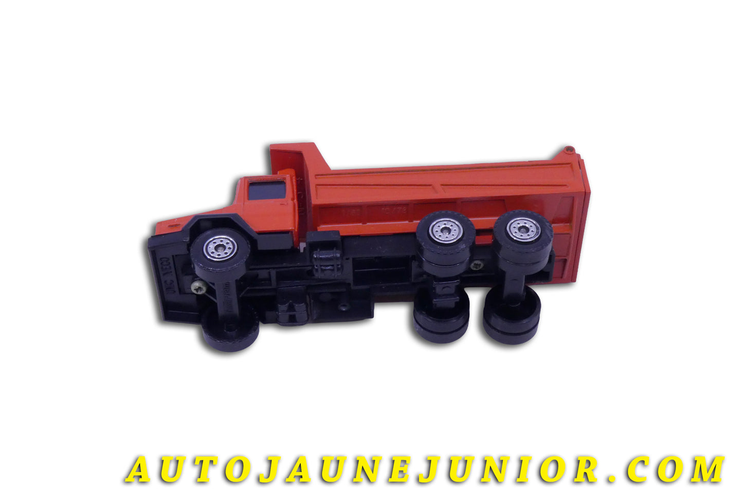 Le Solido Unic Iveco Benne basculante (Cabine Toner Gam / Benne Série 300 !) est en vente sur Auto Jaune Junior ! Découvrez nos collections de diecast Tekno, Politoys, Mebetoys, Mercury, Joal, Diapet, Märklin, TootsieToys.AutoJaune Junior ; Vous avez le même jouet ? Profitez de notre expertise pour vous accompagner dans la vente de vos modèles ou votre collection ! Nous achetons tous lots de miniatures ! Contactez nous !