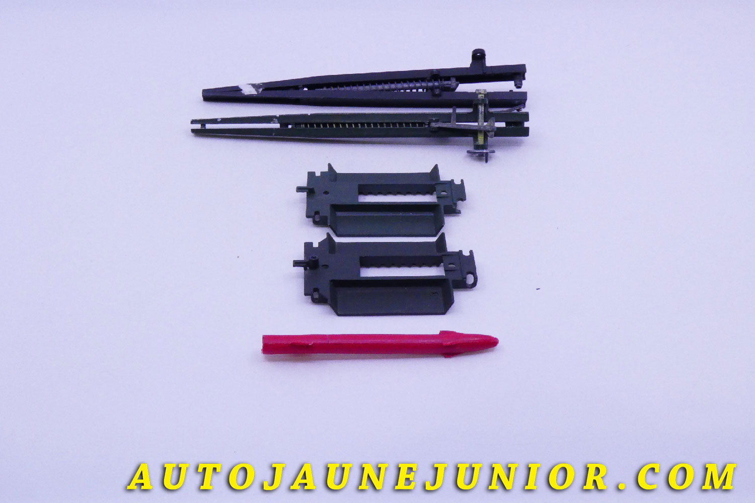Le #5447 - Solido - Ensemble de constructeurs différents - Lot Accessoires  est en vente sur Auto Jaune Junior ! Tekno, Politoys, Mebetoys, Mercury, Joal, Diapet, Märklin, TootsieToys.Vous avez le même jouet ? Profitez de notre expertise pour vous accompagner dans la vente de vos modèles ou votre collection ! Nous achetons tous lots de miniatures ! Contactez nous ! contact@autojaunejunior.com. 
