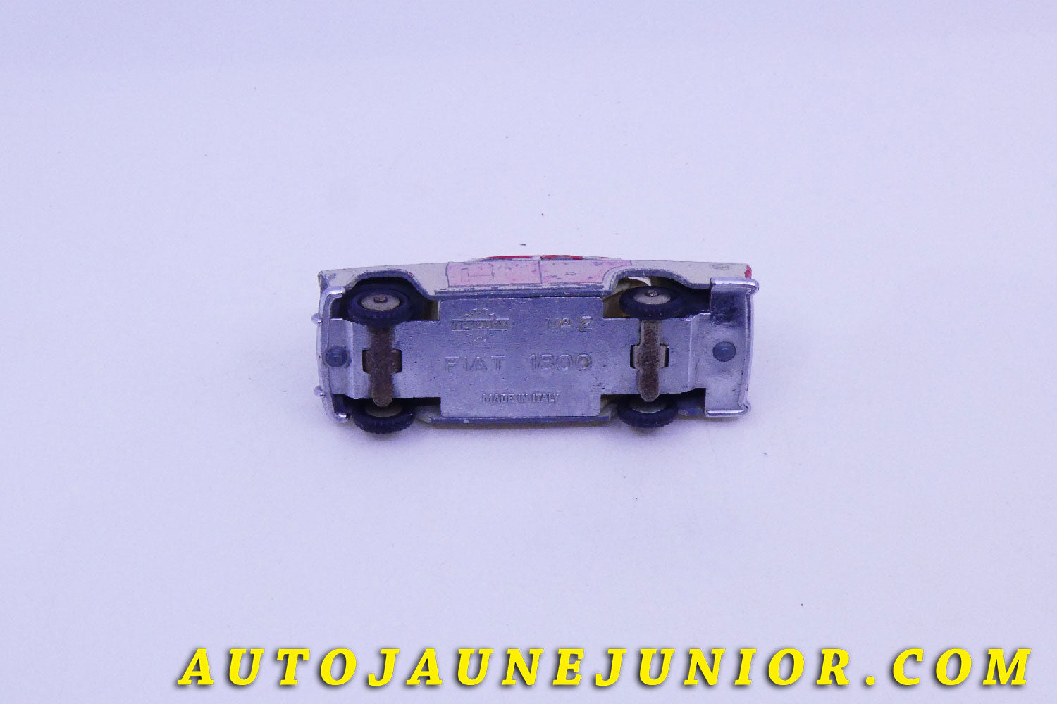 Le #5476 - Mercury - Fiat - 1800 Berline est en vente sur Auto Jaune Junior ! Tekno, Politoys, Mebetoys, Mercury, Joal, Diapet, Märklin, TootsieToys.Vous avez le même jouet ? Profitez de notre expertise pour vous accompagner dans la vente de vos modèles ou votre collection ! Nous achetons tous lots de miniatures ! Contactez nous ! contact@autojaunejunior.com. 
