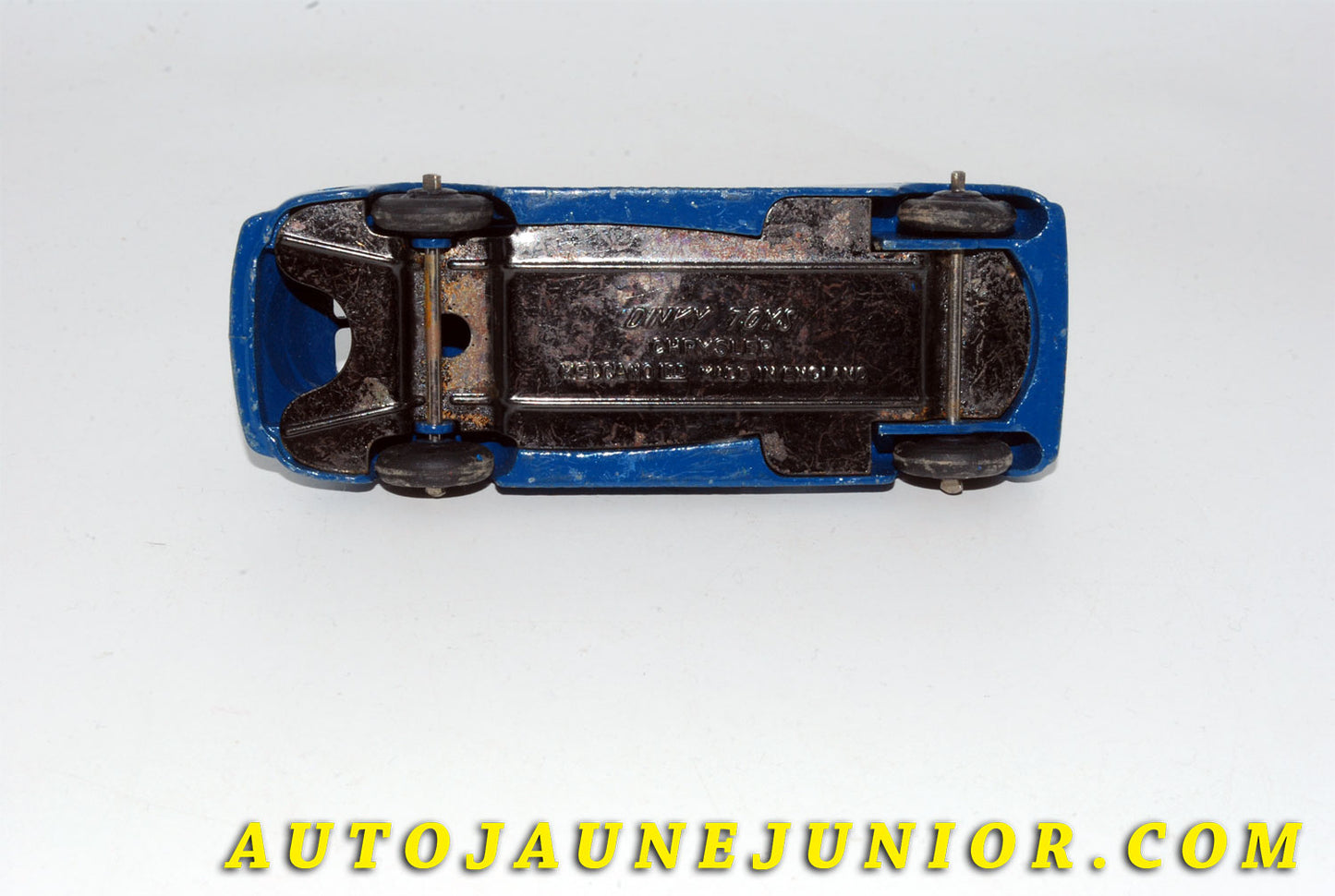 Le #5500 - Dinky Toys - Chrysler - Royal Saloon est en vente sur Auto Jaune Junior ! Tekno, Politoys, Mebetoys, Mercury, Joal, Diapet, Märklin, TootsieToys.Vous avez le même jouet ? Profitez de notre expertise pour vous accompagner dans la vente de vos modèles ou votre collection ! Nous achetons tous lots de miniatures ! Contactez nous ! contact@autojaunejunior.com. 