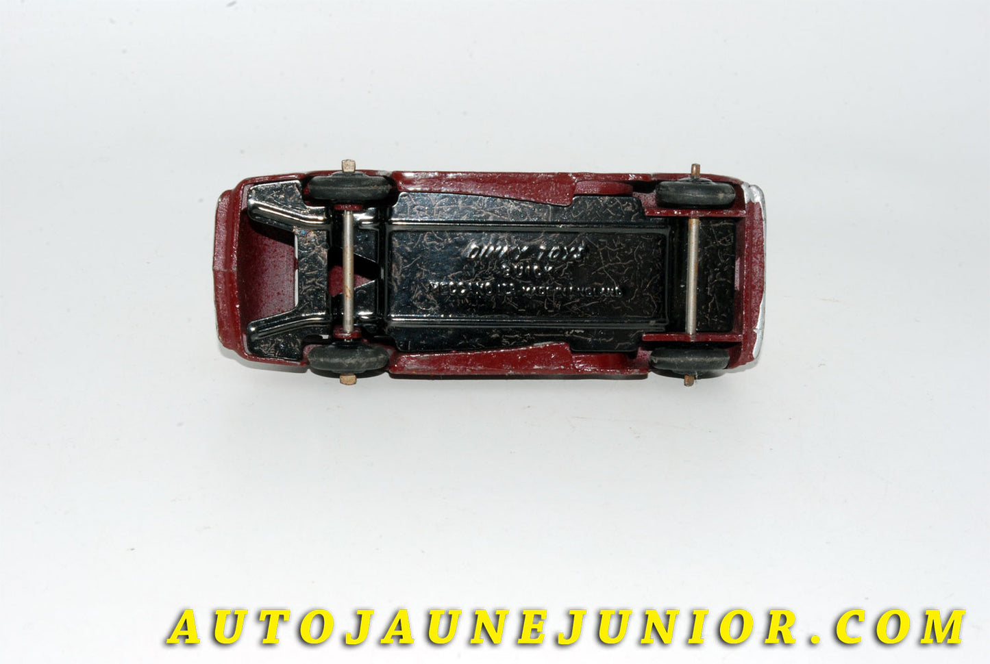 Le #5506 - Dinky Toys - Buick - Viceroy est en vente sur Auto Jaune Junior ! Tekno, Politoys, Mebetoys, Mercury, Joal, Diapet, Märklin, TootsieToys.Vous avez le même jouet ? Profitez de notre expertise pour vous accompagner dans la vente de vos modèles ou votre collection ! Nous achetons tous lots de miniatures ! Contactez nous ! contact@autojaunejunior.com. 