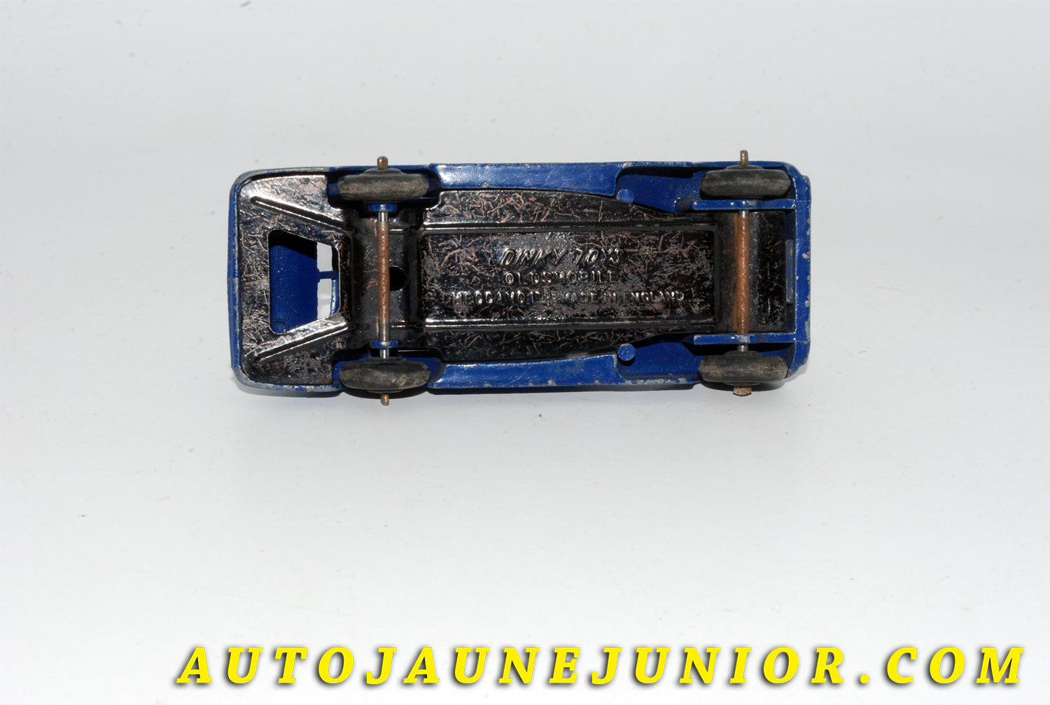 Le #5507 - Dinky Toys - Oldsmobile - Six Berline est en vente sur Auto Jaune Junior ! Tekno, Politoys, Mebetoys, Mercury, Joal, Diapet, Märklin, TootsieToys.Vous avez le même jouet ? Profitez de notre expertise pour vous accompagner dans la vente de vos modèles ou votre collection ! Nous achetons tous lots de miniatures ! Contactez nous ! contact@autojaunejunior.com. 
