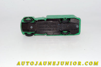Le #5518 - Dinky Toys - Studebaker - Camion citerne (Rare version sans publicité !)  est en vente sur Auto Jaune Junior ! Tekno, Politoys, Mebetoys, Mercury, Joal, Diapet, Märklin, TootsieToys.Vous avez le même jouet ? Profitez de notre expertise pour vous accompagner dans la vente de vos modèles ou votre collection ! Nous achetons tous lots de miniatures ! Contactez nous ! contact@autojaunejunior.com. 