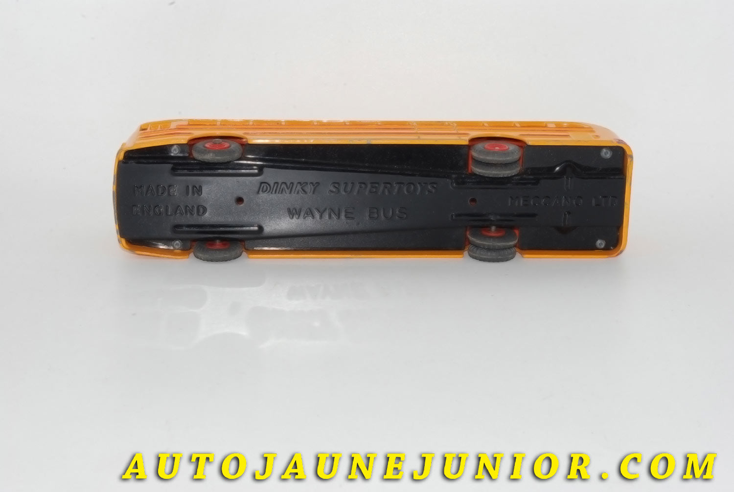 Le #5522 - Dinky Toys - Wayne - Car  'School Bus" est en vente sur Auto Jaune Junior ! Tekno, Politoys, Mebetoys, Mercury, Joal, Diapet, Märklin, TootsieToys.Vous avez le même jouet ? Profitez de notre expertise pour vous accompagner dans la vente de vos modèles ou votre collection ! Nous achetons tous lots de miniatures ! Contactez nous ! contact@autojaunejunior.com. 