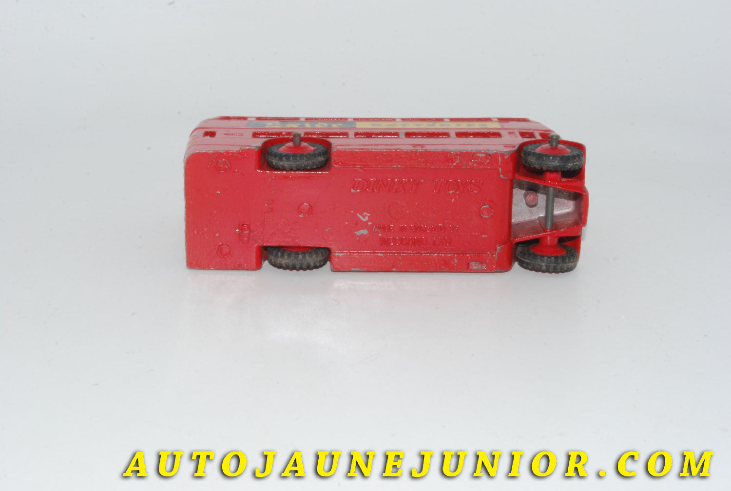 Le #5535 - Dinky Toys - Leyland - Bus "Exide Batteries" est en vente sur Auto Jaune Junior ! Tekno, Politoys, Mebetoys, Mercury, Joal, Diapet, Märklin, TootsieToys.Vous avez le même jouet ? Profitez de notre expertise pour vous accompagner dans la vente de vos modèles ou votre collection ! Nous achetons tous lots de miniatures ! Contactez nous ! contact@autojaunejunior.com. 