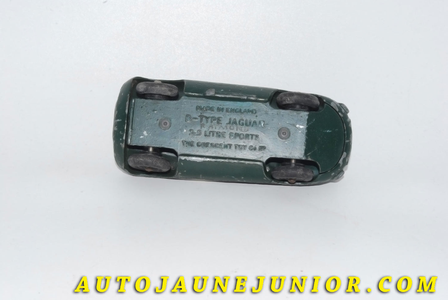 Le #5541 - Crescent Toys - Jaguar - D-Type - 3-5L Sports #4 est en vente sur Auto Jaune Junior ! Tekno, Politoys, Mebetoys, Mercury, Joal, Diapet, Märklin, TootsieToys.Vous avez le même jouet ? Profitez de notre expertise pour vous accompagner dans la vente de vos modèles ou votre collection ! Nous achetons tous lots de miniatures ! Contactez nous ! contact@autojaunejunior.com. 