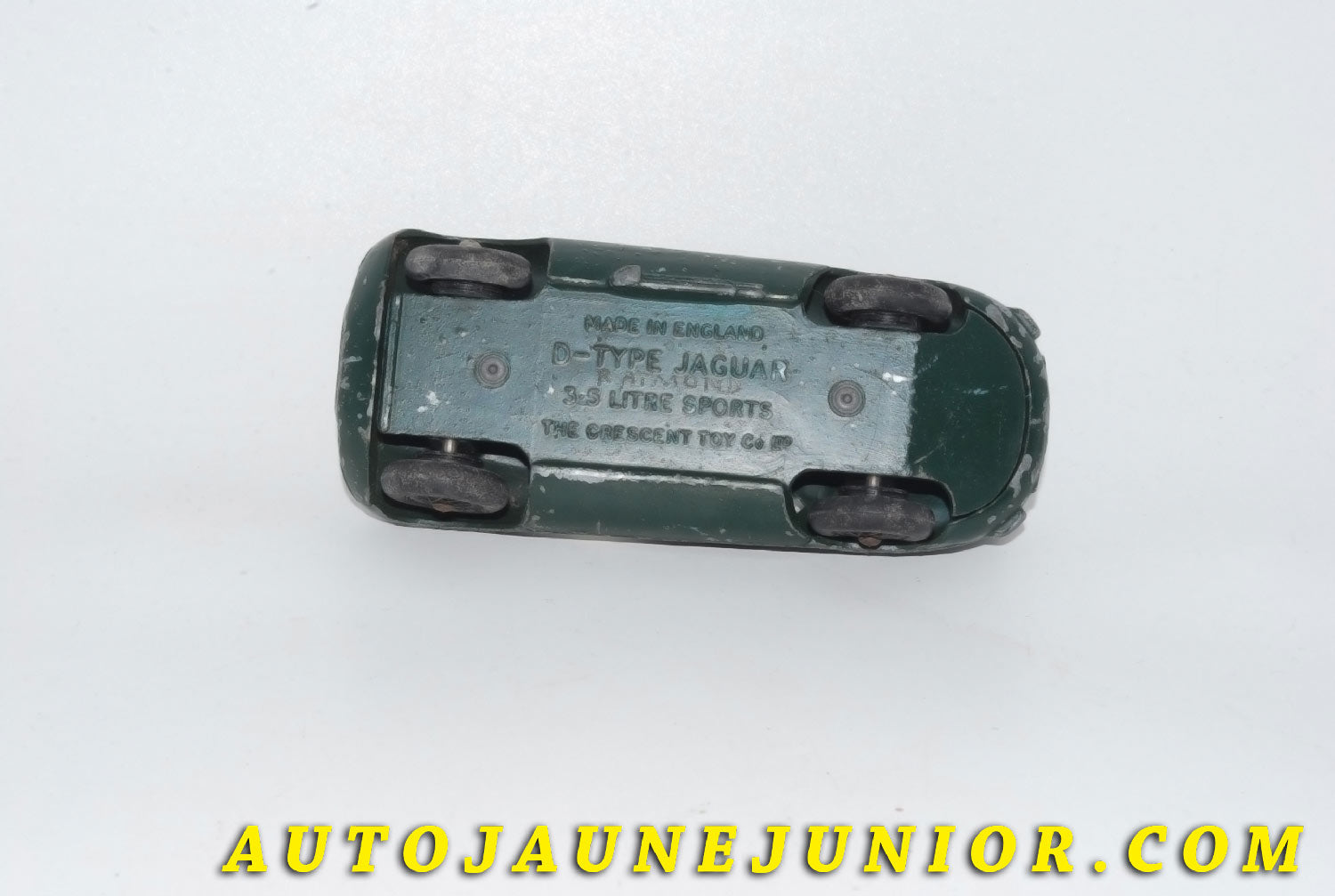 Le #5541 - Crescent Toys - Jaguar - D-Type - 3-5L Sports #4 est en vente sur Auto Jaune Junior ! Tekno, Politoys, Mebetoys, Mercury, Joal, Diapet, Märklin, TootsieToys.Vous avez le même jouet ? Profitez de notre expertise pour vous accompagner dans la vente de vos modèles ou votre collection ! Nous achetons tous lots de miniatures ! Contactez nous ! contact@autojaunejunior.com. 