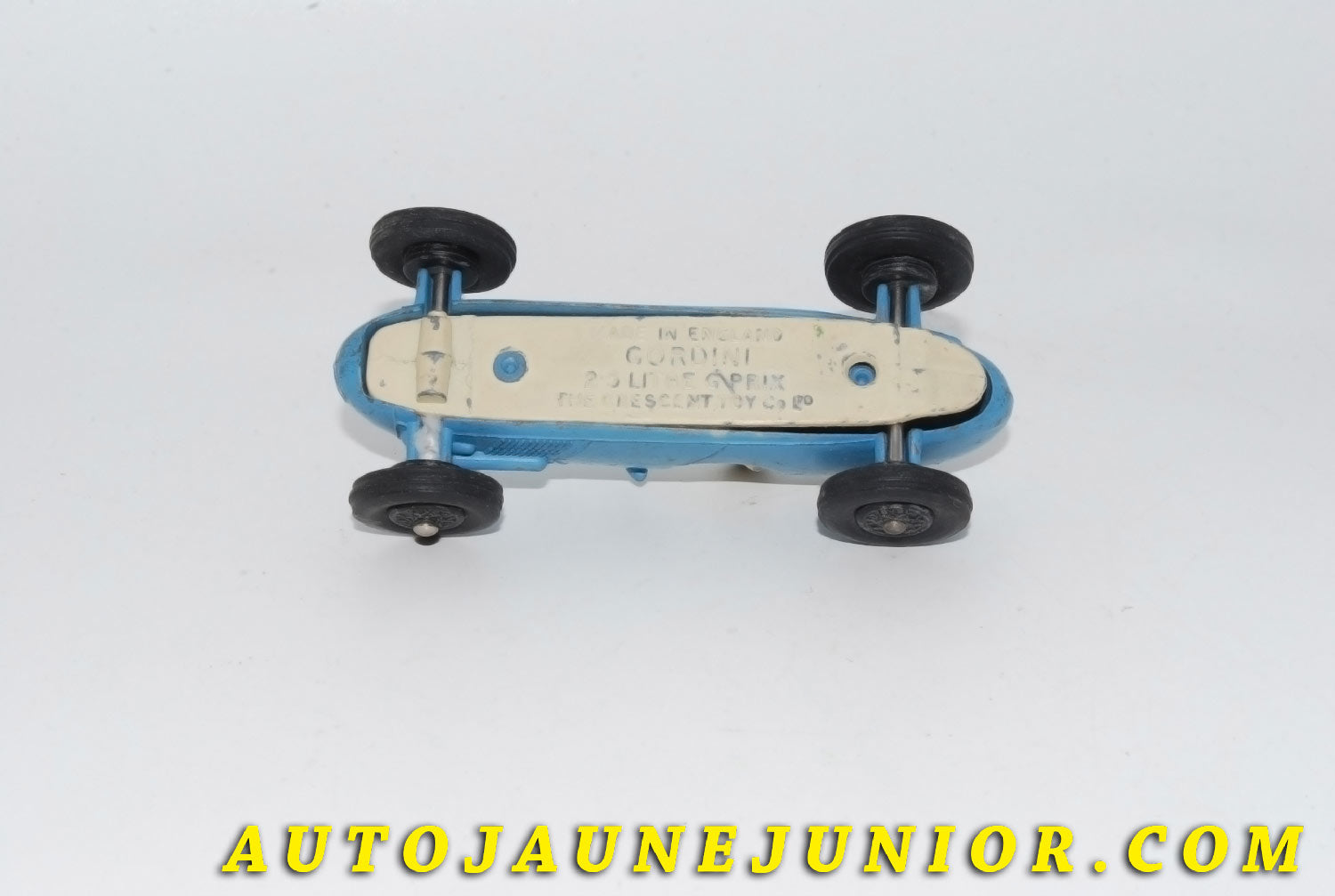Le #5542 - Crescent Toys - Gordini - 2,5 Litres Grand Prix #14 est en vente sur Auto Jaune Junior ! Tekno, Politoys, Mebetoys, Mercury, Joal, Diapet, Märklin, TootsieToys.Vous avez le même jouet ? Profitez de notre expertise pour vous accompagner dans la vente de vos modèles ou votre collection ! Nous achetons tous lots de miniatures ! Contactez nous ! contact@autojaunejunior.com. 