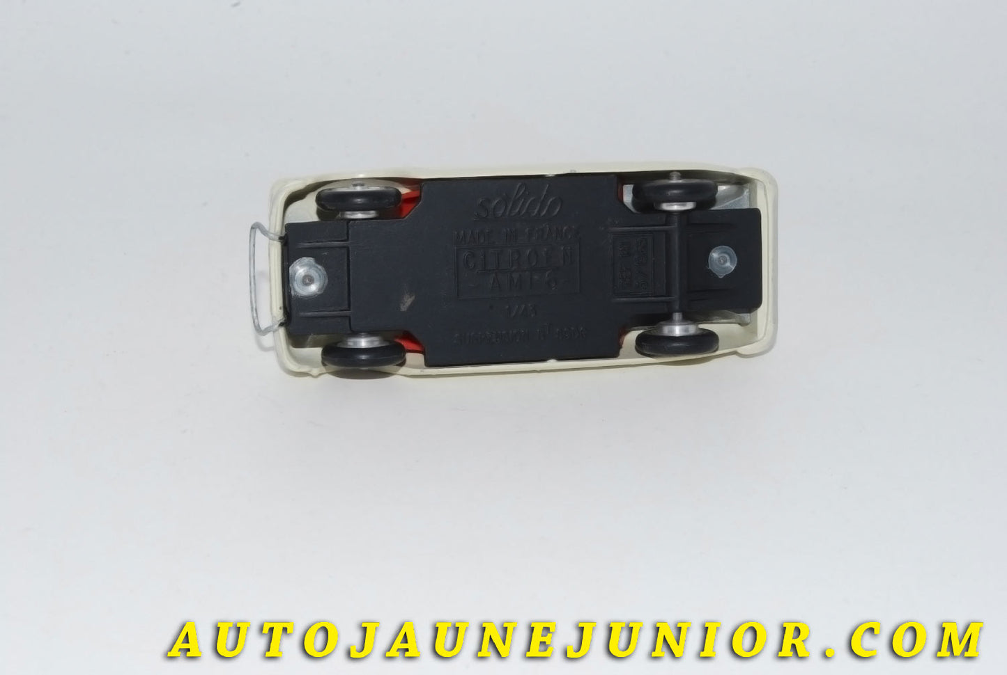 Le #5549 - Solido - Citroën - Ami 6 Breack est en vente sur Auto Jaune Junior ! Tekno, Politoys, Mebetoys, Mercury, Joal, Diapet, Märklin, TootsieToys.Vous avez le même jouet ? Profitez de notre expertise pour vous accompagner dans la vente de vos modèles ou votre collection ! Nous achetons tous lots de miniatures ! Contactez nous ! contact@autojaunejunior.com. 