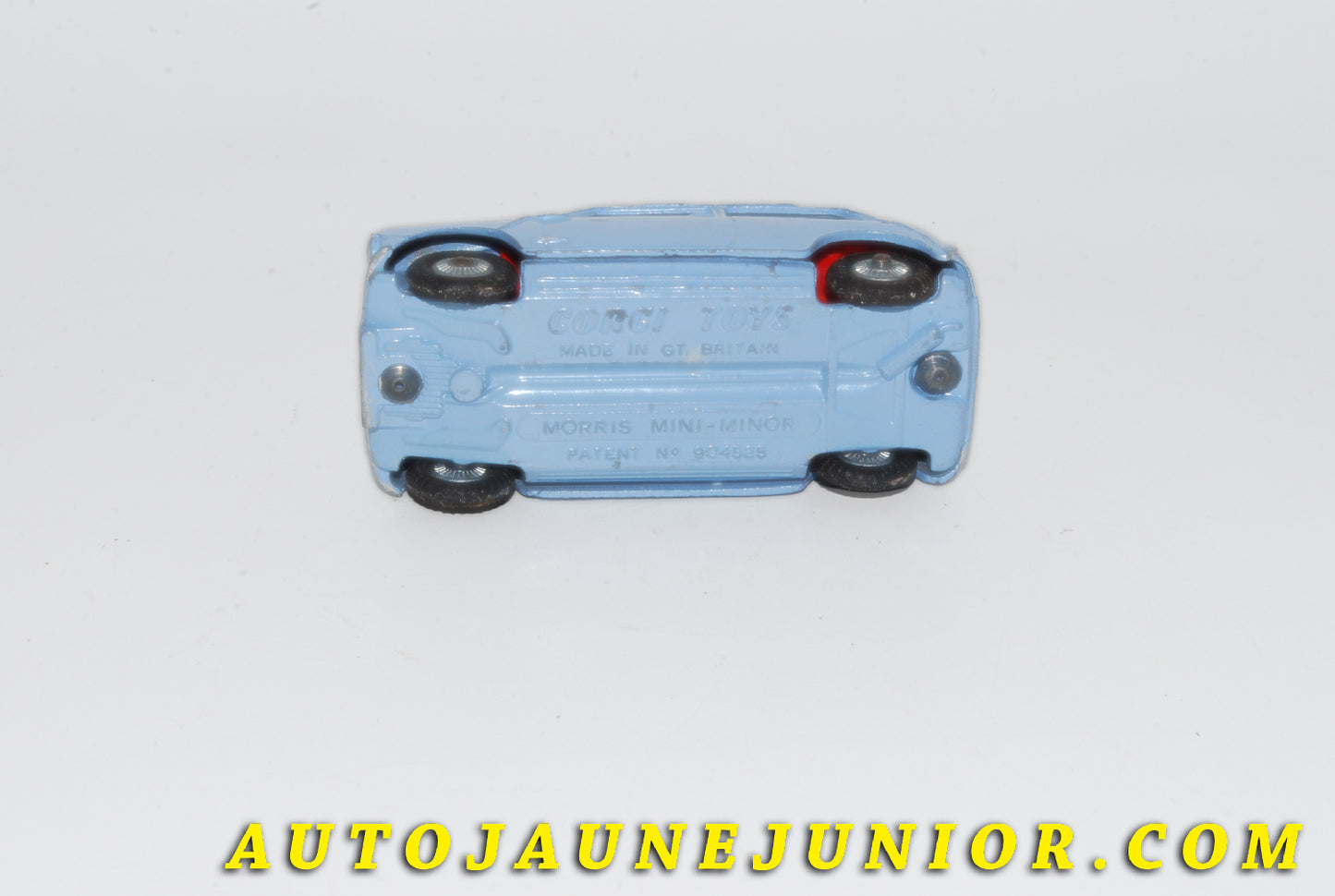 Le #5551 - Corgi Toys - Morris - Mini Minor (Jantes en zamac !) est en vente sur Auto Jaune Junior ! Tekno, Politoys, Mebetoys, Mercury, Joal, Diapet, Märklin, TootsieToys.Vous avez le même jouet ? Profitez de notre expertise pour vous accompagner dans la vente de vos modèles ou votre collection ! Nous achetons tous lots de miniatures ! Contactez nous ! contact@autojaunejunior.com. 