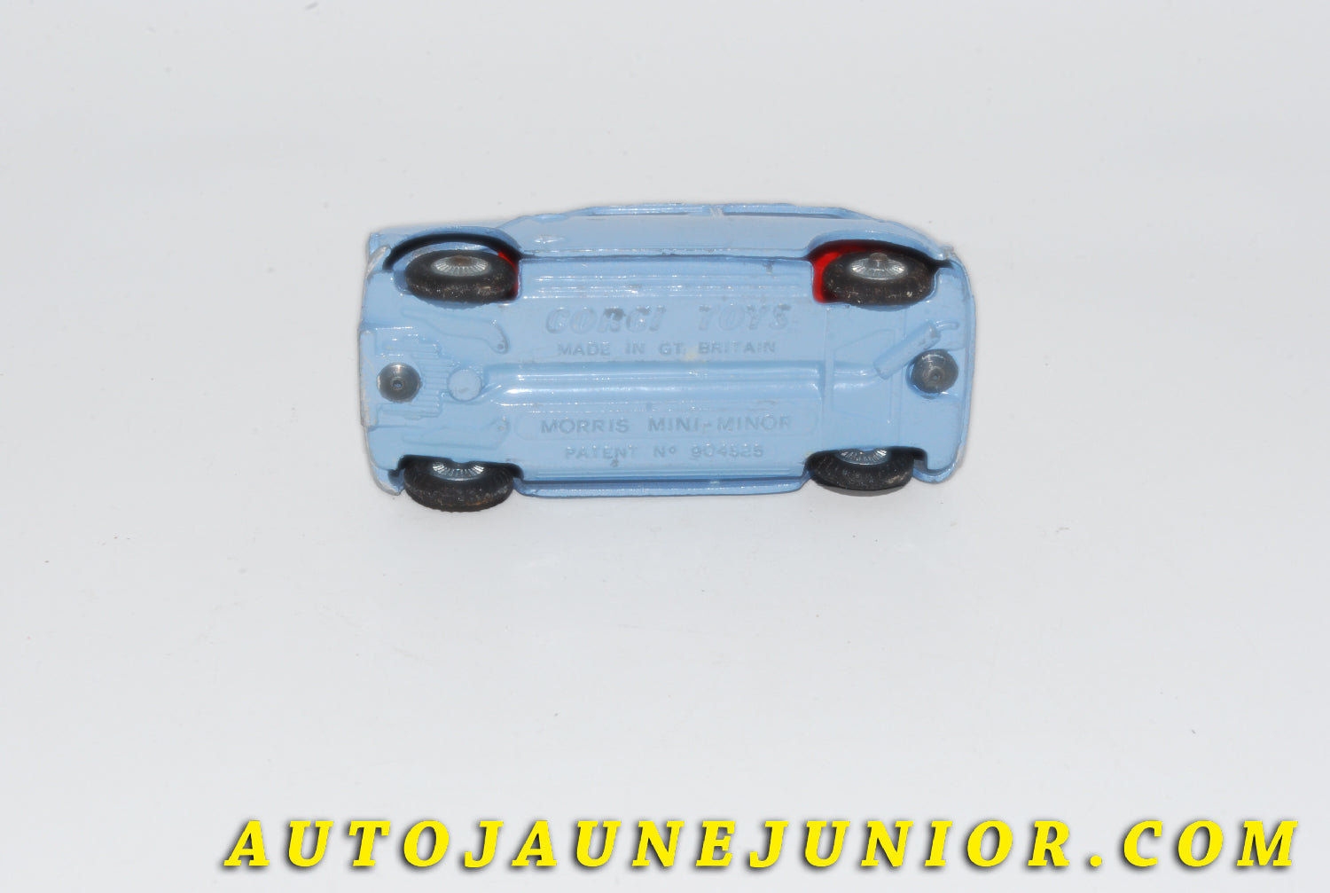 Le #5551 - Corgi Toys - Morris - Mini Minor (Jantes en zamac !) est en vente sur Auto Jaune Junior ! Tekno, Politoys, Mebetoys, Mercury, Joal, Diapet, Märklin, TootsieToys.Vous avez le même jouet ? Profitez de notre expertise pour vous accompagner dans la vente de vos modèles ou votre collection ! Nous achetons tous lots de miniatures ! Contactez nous ! contact@autojaunejunior.com. 